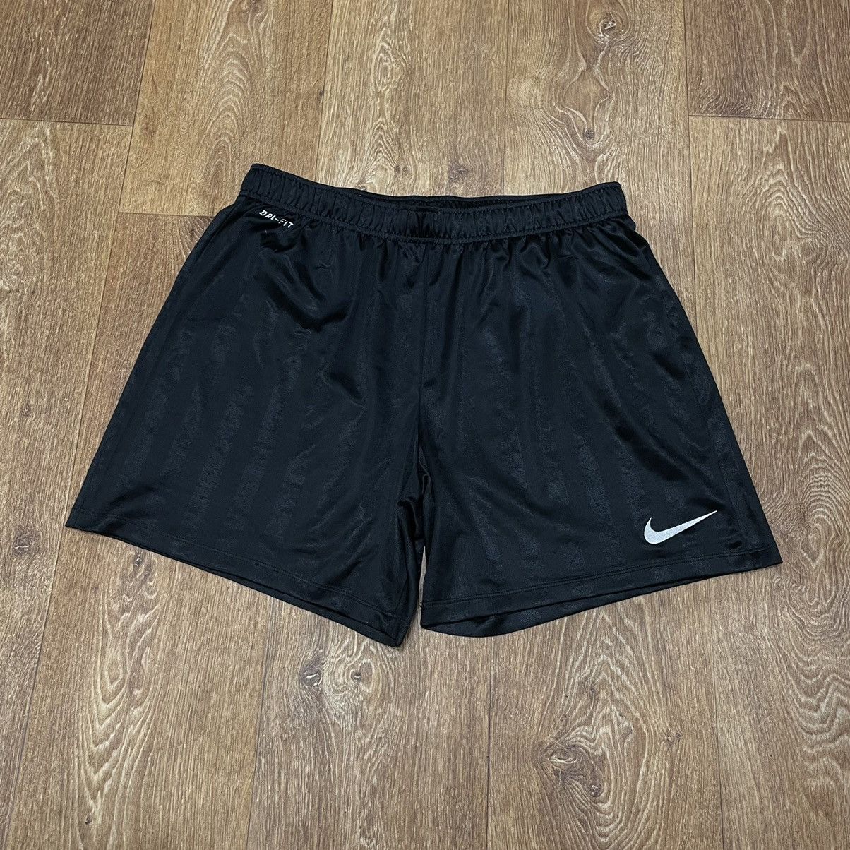 Vintage Vintage Nike Swoosh Nylon Athletic Shorts Y2K Black Grunge L Size US 34 / EU 50 - 1 Thumbnail