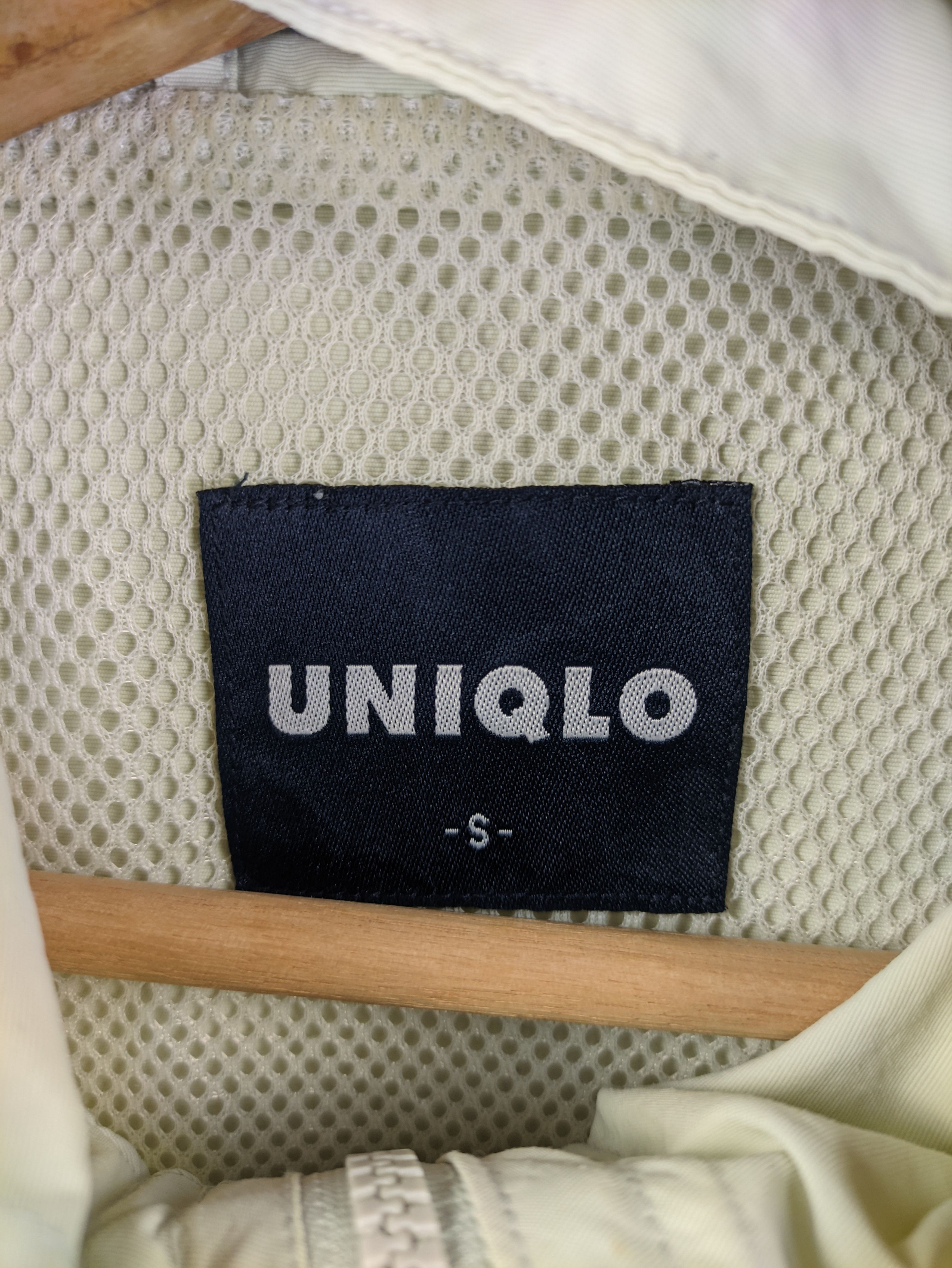 Uniqlo Steals🔥Vintage Uniqlo Windbreaker Jacket Hooded Size US S / EU 44-46 / 1 - 3 Thumbnail