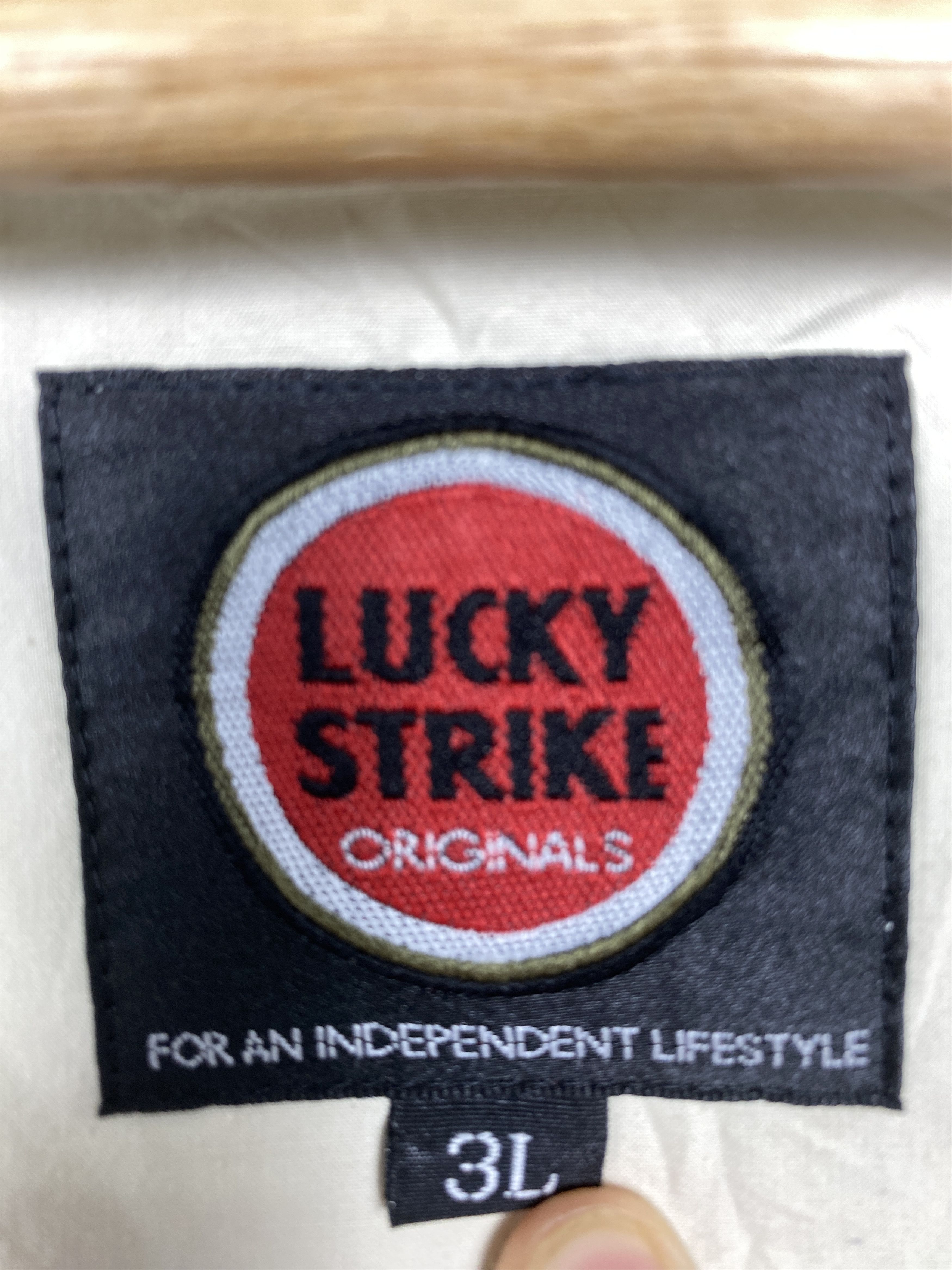 Vintage Vintage LUCKY STRIKE Cigarette Zip Up Jacket J1144 Size US L / EU 52-54 / 3 - 14 Thumbnail
