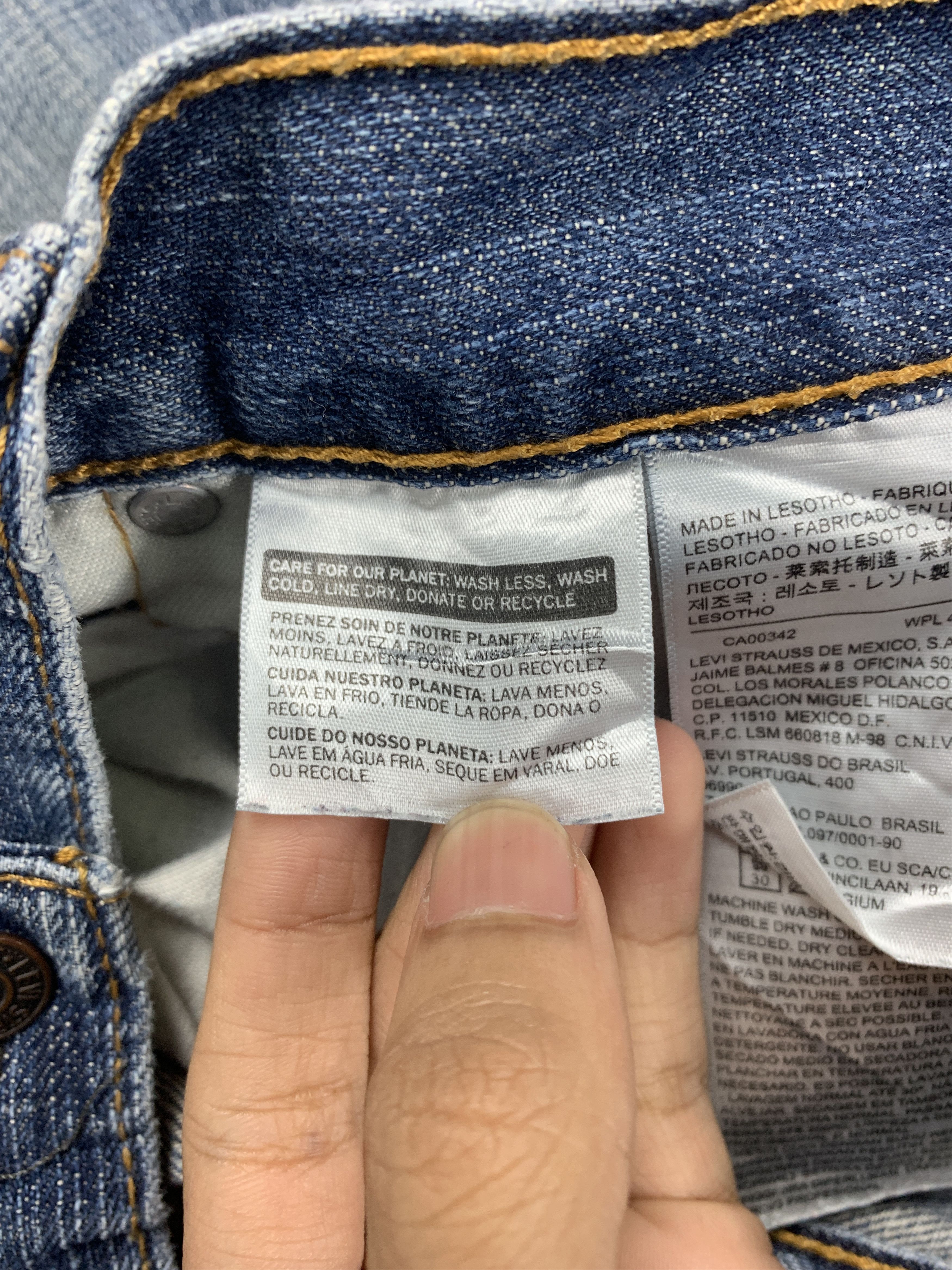 Levi's × Levi's Vintage Clothing × Vintage Vintage LEVI'S 559 Distressed Faded Mid Wash Jeans Size US 35 - 13 Thumbnail
