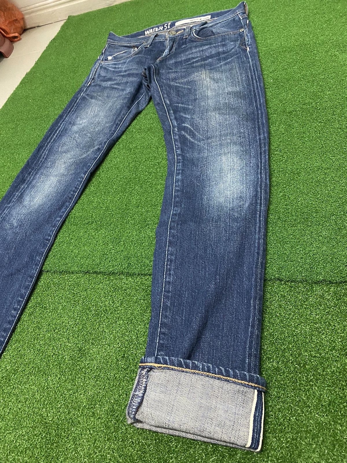 Japanese Brand DISTRESSED DKNY SELVAGE DENIM SIZE 28 Size US 28 / EU 44 - 5 Thumbnail
