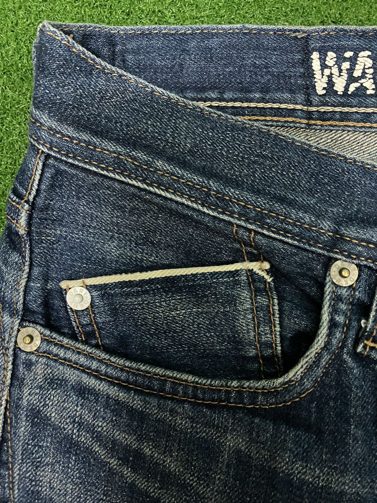 Japanese Brand DISTRESSED DKNY SELVAGE DENIM SIZE 28 Size US 28 / EU 44 - 4 Thumbnail