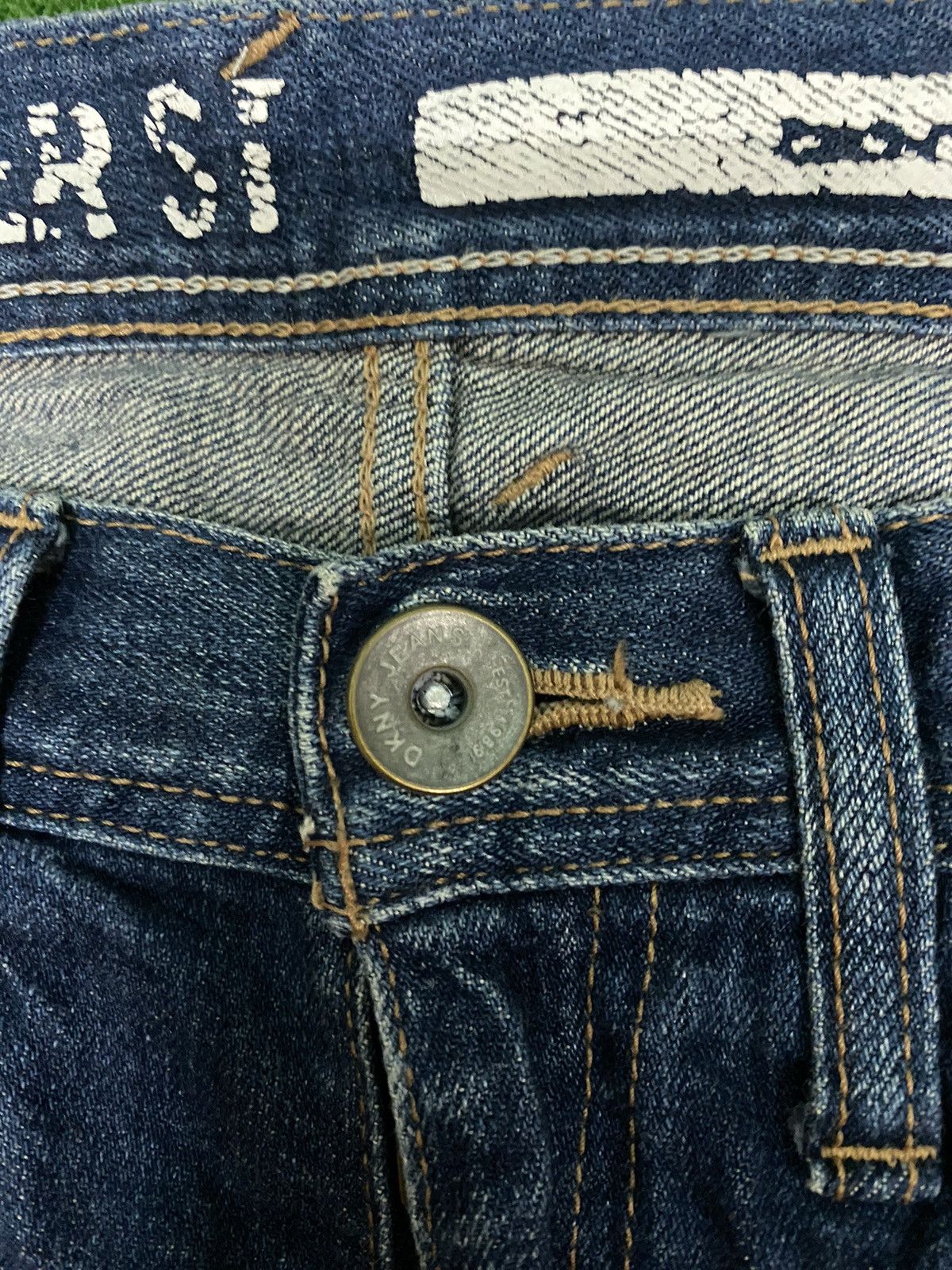 Japanese Brand DISTRESSED DKNY SELVAGE DENIM SIZE 28 Size US 28 / EU 44 - 3 Thumbnail