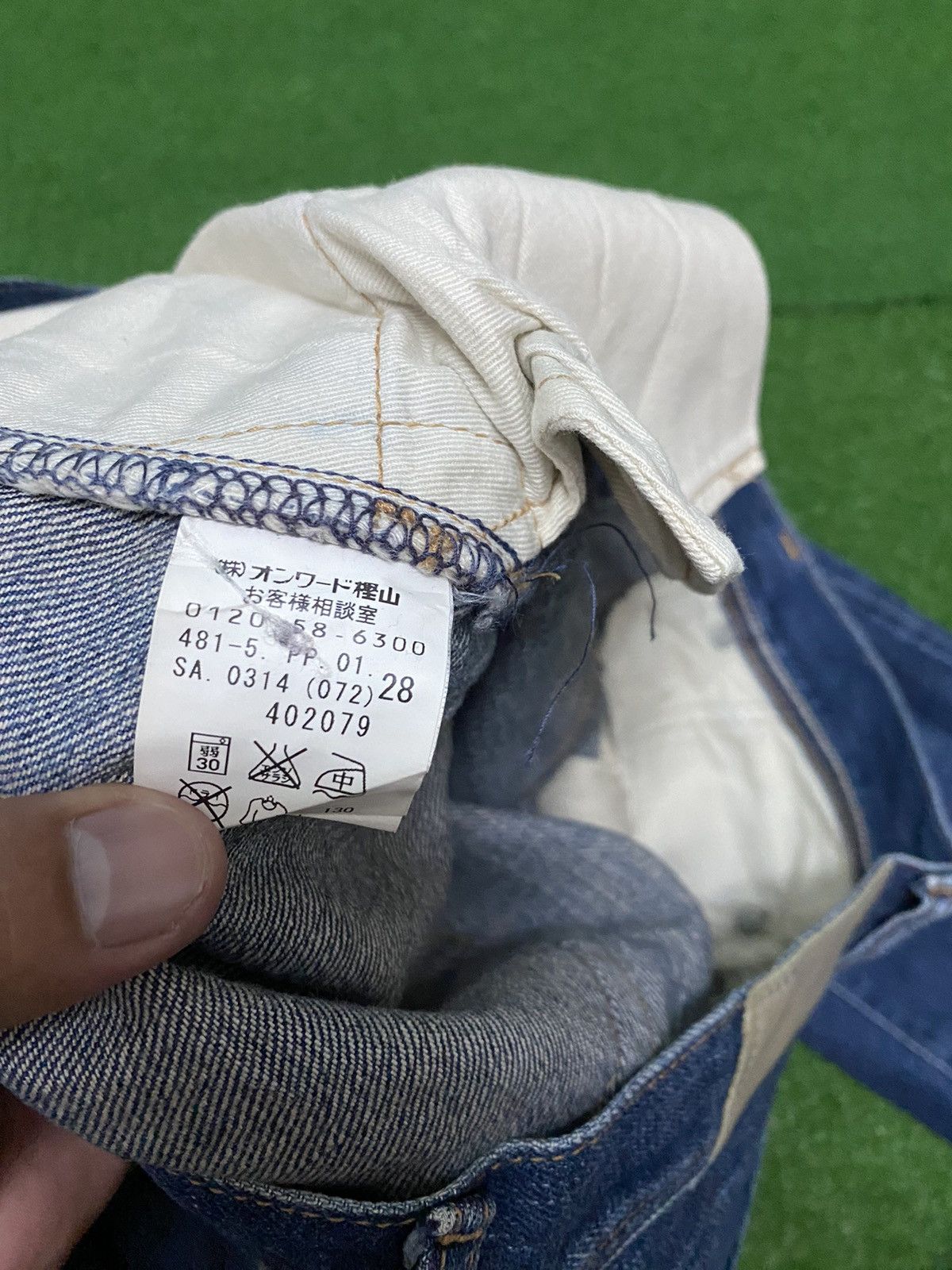 Japanese Brand DISTRESSED DKNY SELVAGE DENIM SIZE 28 Size US 28 / EU 44 - 7 Thumbnail