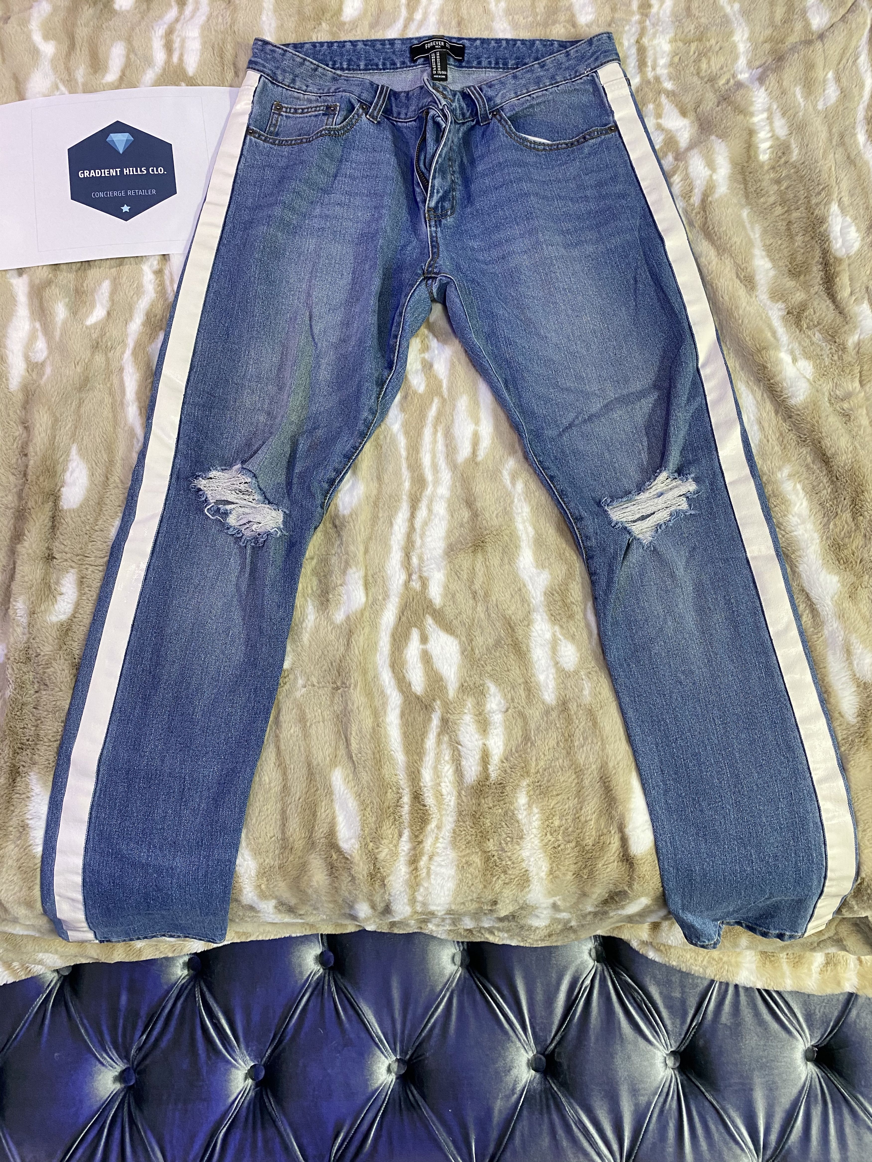 Forever 21 Knee Blowout Iconic Stripe Motif Indigo Denim Jeans Size US 33 - 2 Thumbnail