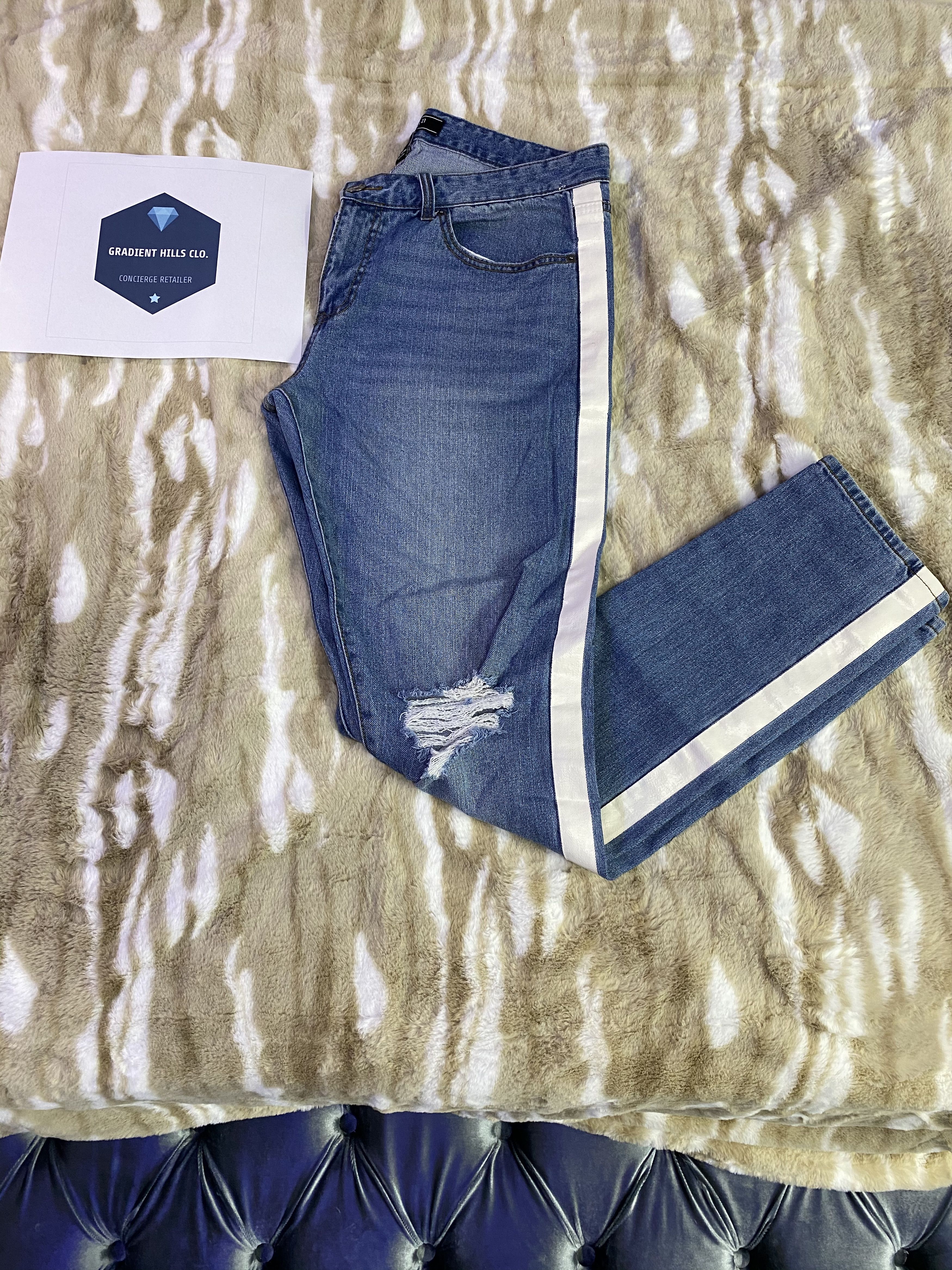 Forever 21 Knee Blowout Iconic Stripe Motif Indigo Denim Jeans Size US 33 - 1 Thumbnail