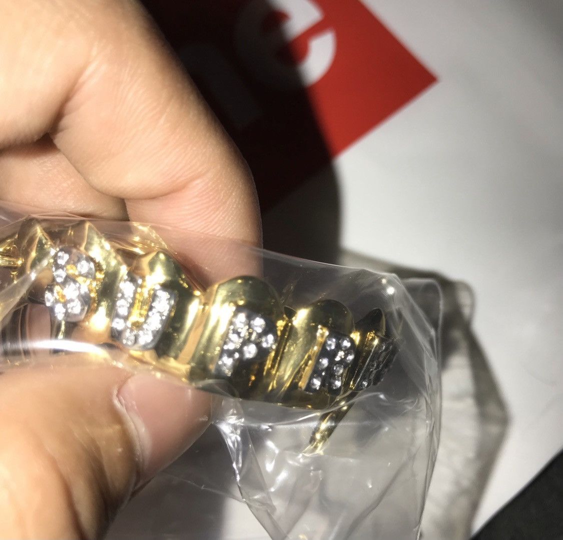 Supreme Supreme Fronts Keychain Wutang Method man gold Size ONE SIZE - 3 Thumbnail