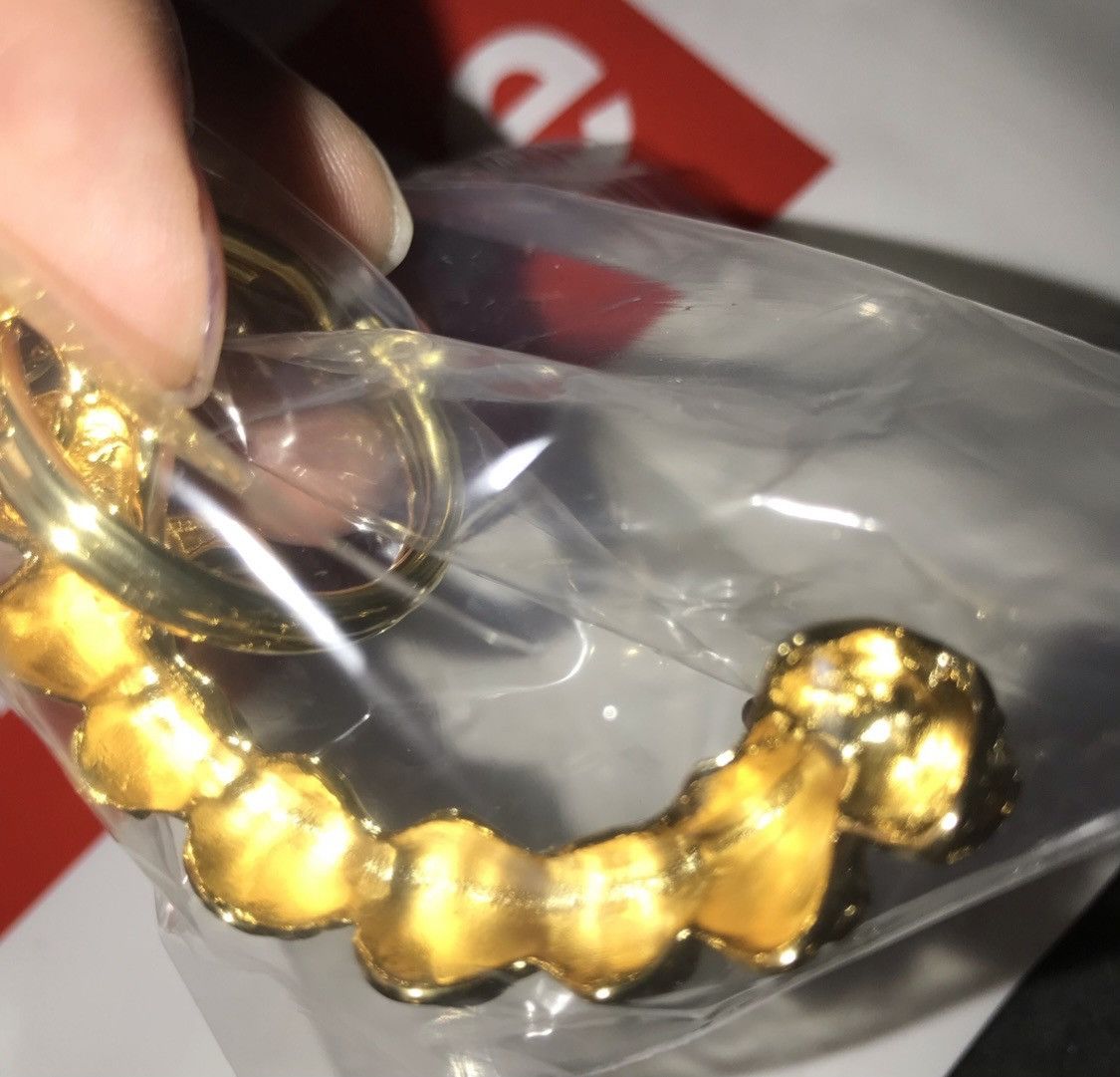 Supreme Supreme Fronts Keychain Wutang Method man gold Size ONE SIZE - 2 Thumbnail