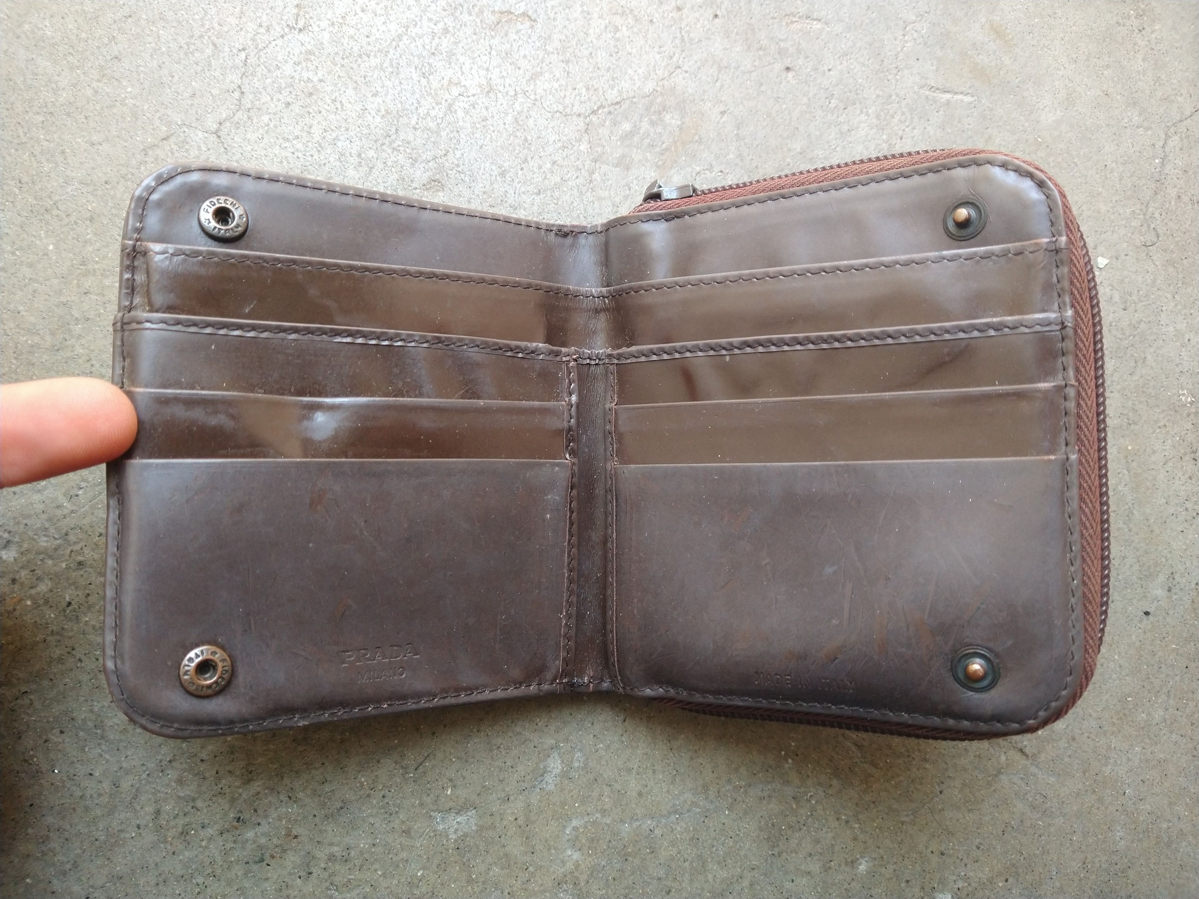 Prada Prada Wallet Brown Leather Zip FLAW Size ONE SIZE - 9 Thumbnail