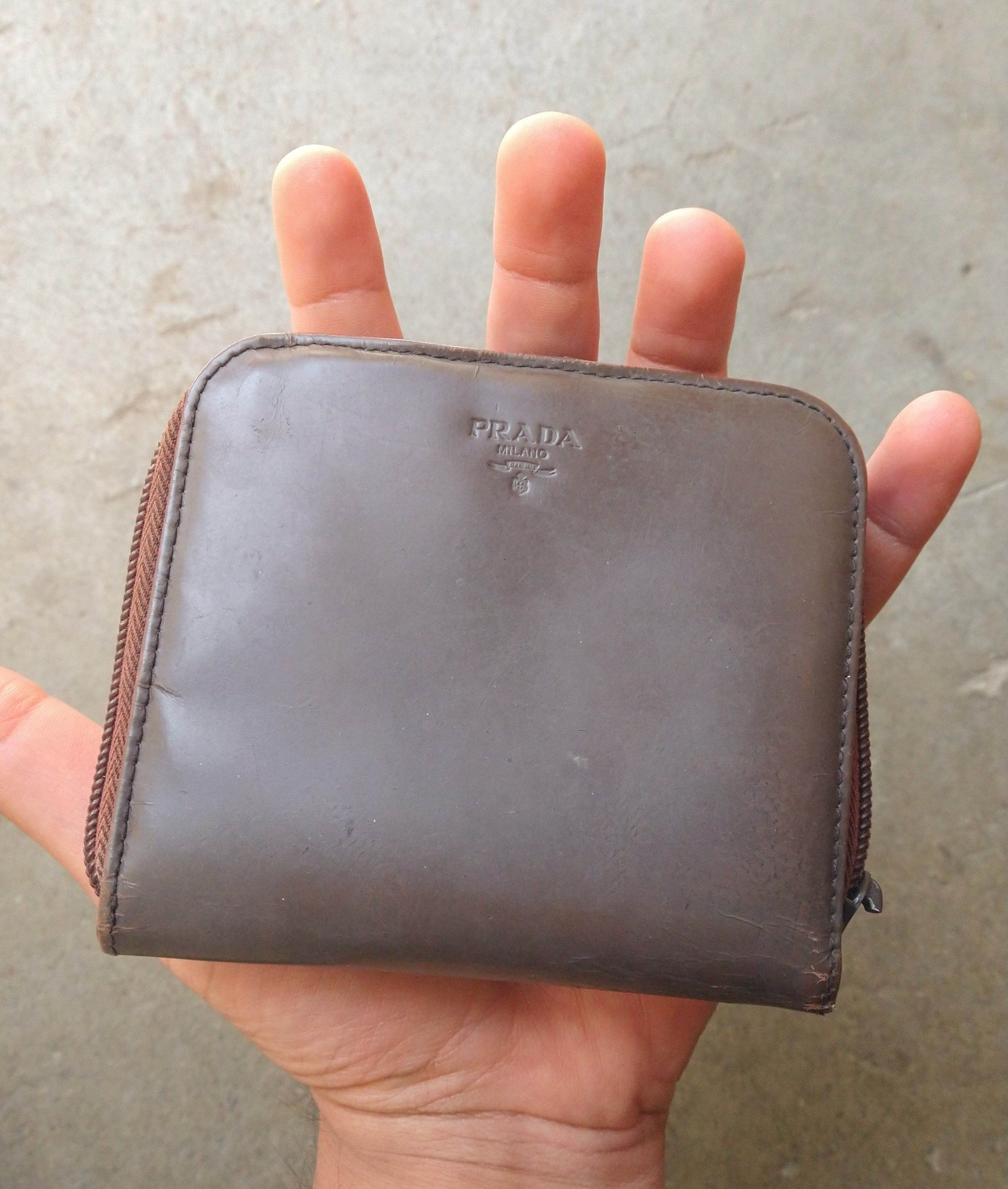 Prada Prada Wallet Brown Leather Zip FLAW Size ONE SIZE - 18 Thumbnail