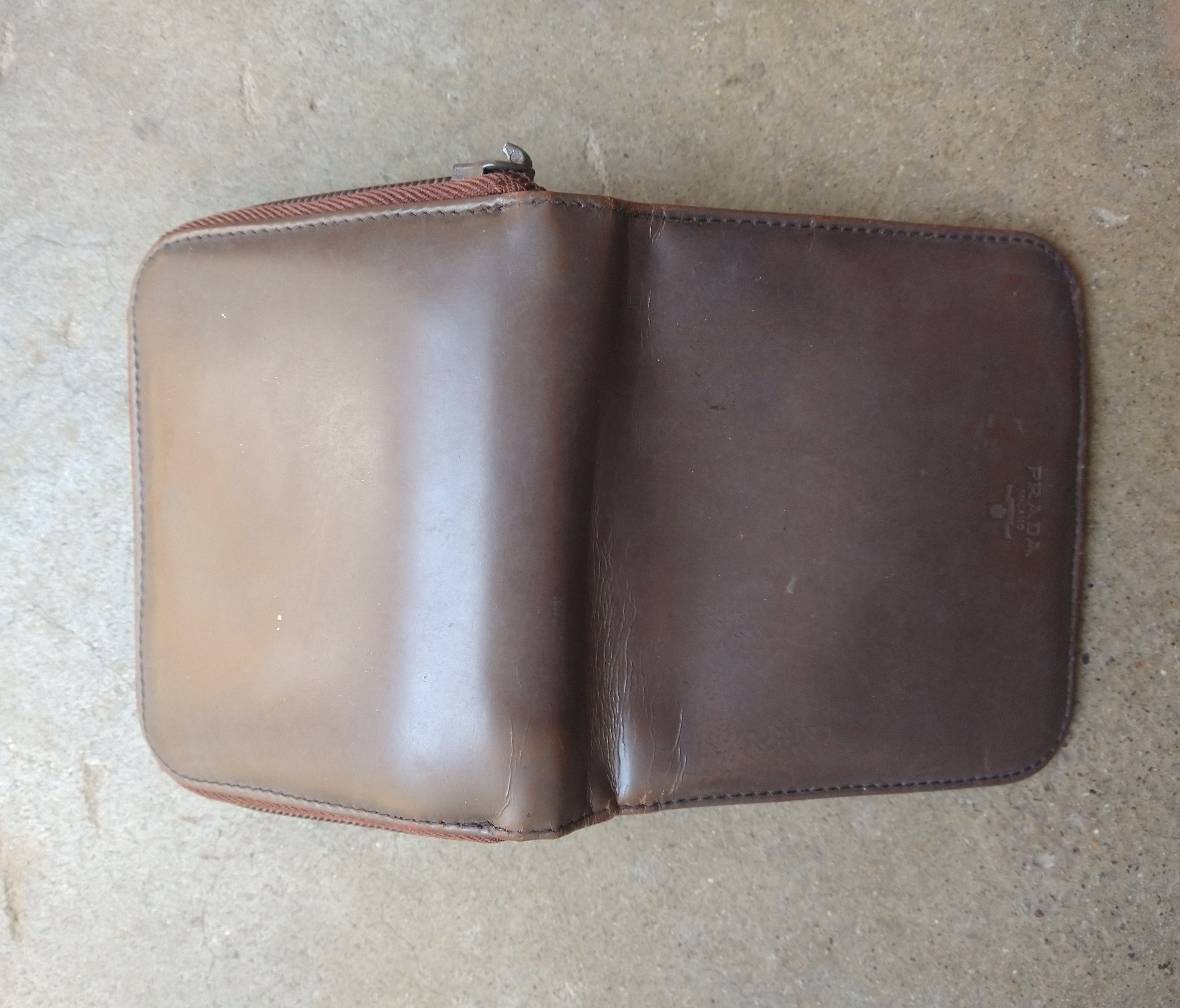 Prada Prada Wallet Brown Leather Zip FLAW Size ONE SIZE - 4 Thumbnail