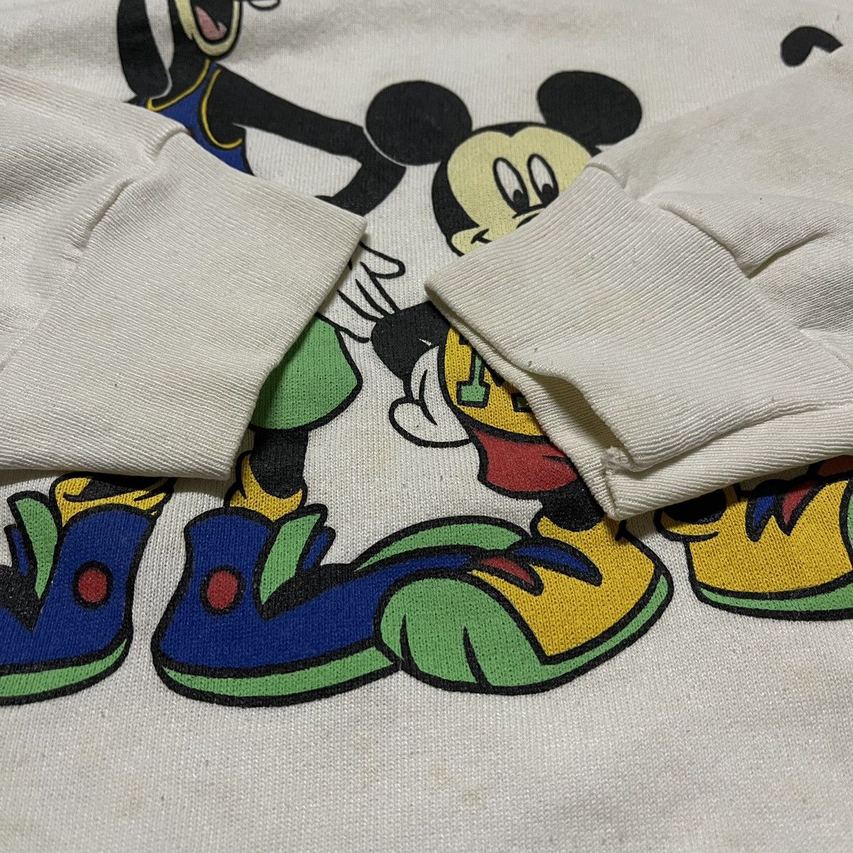 Cartoon Network Vintage 90s disneyland sweatshirt mickey and friend Size US L / EU 52-54 / 3 - 4 Thumbnail