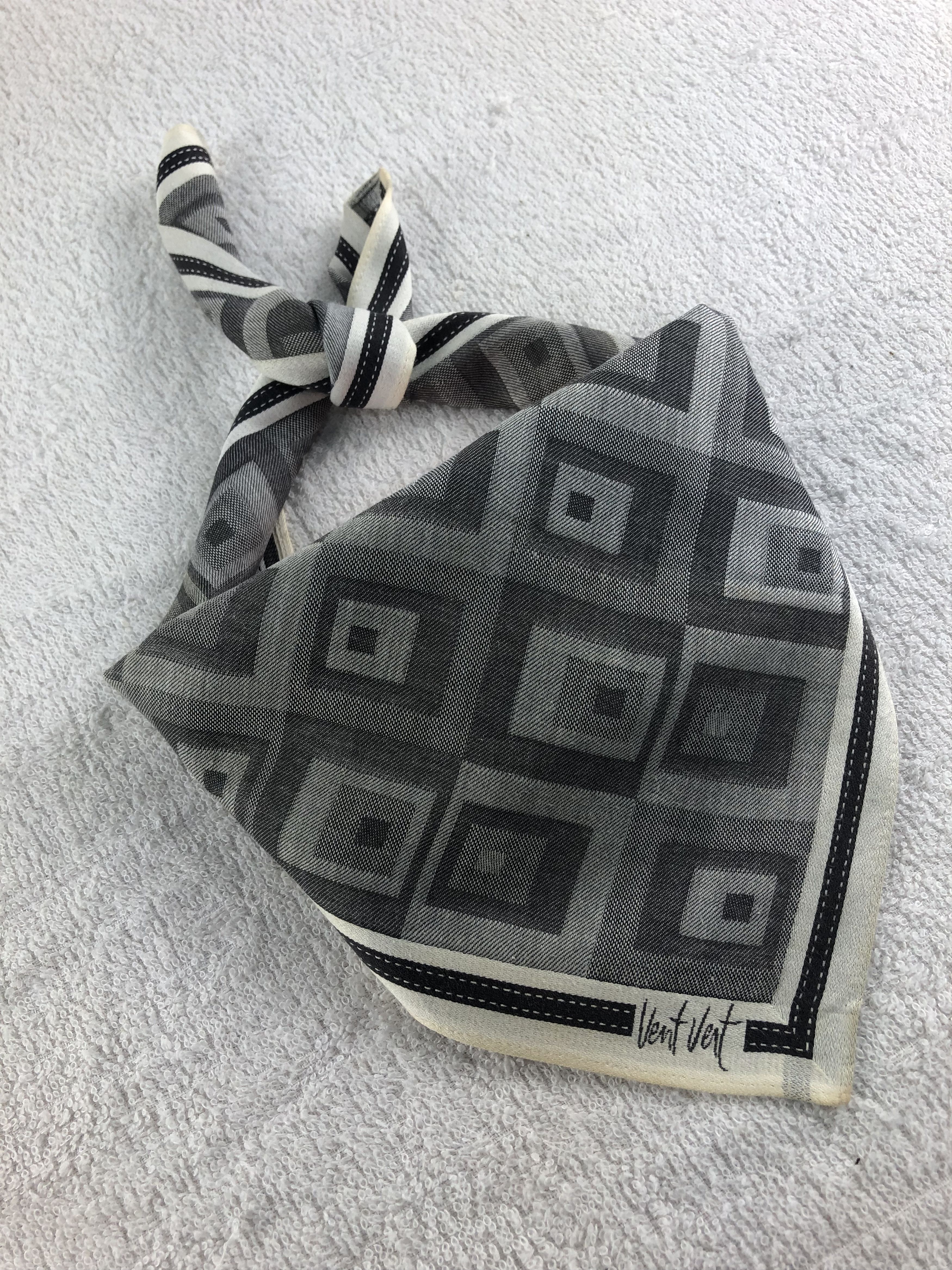 Pierre Balmain Pierre Balmain Handkerchief / Bandana / Neckerchief C205 Size ONE SIZE - 2 Thumbnail
