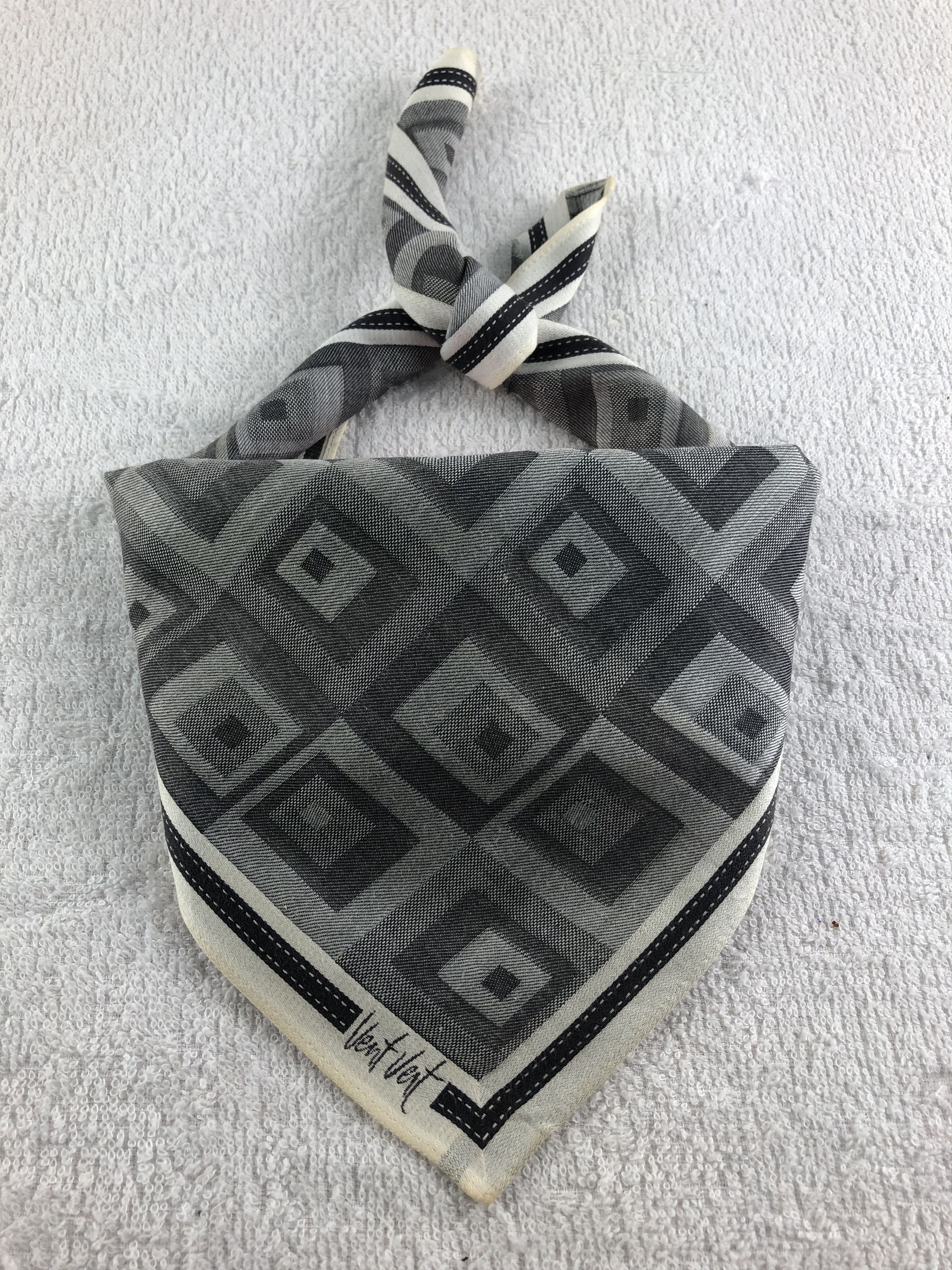 Pierre Balmain Pierre Balmain Handkerchief / Bandana / Neckerchief C205 Size ONE SIZE - 1 Thumbnail