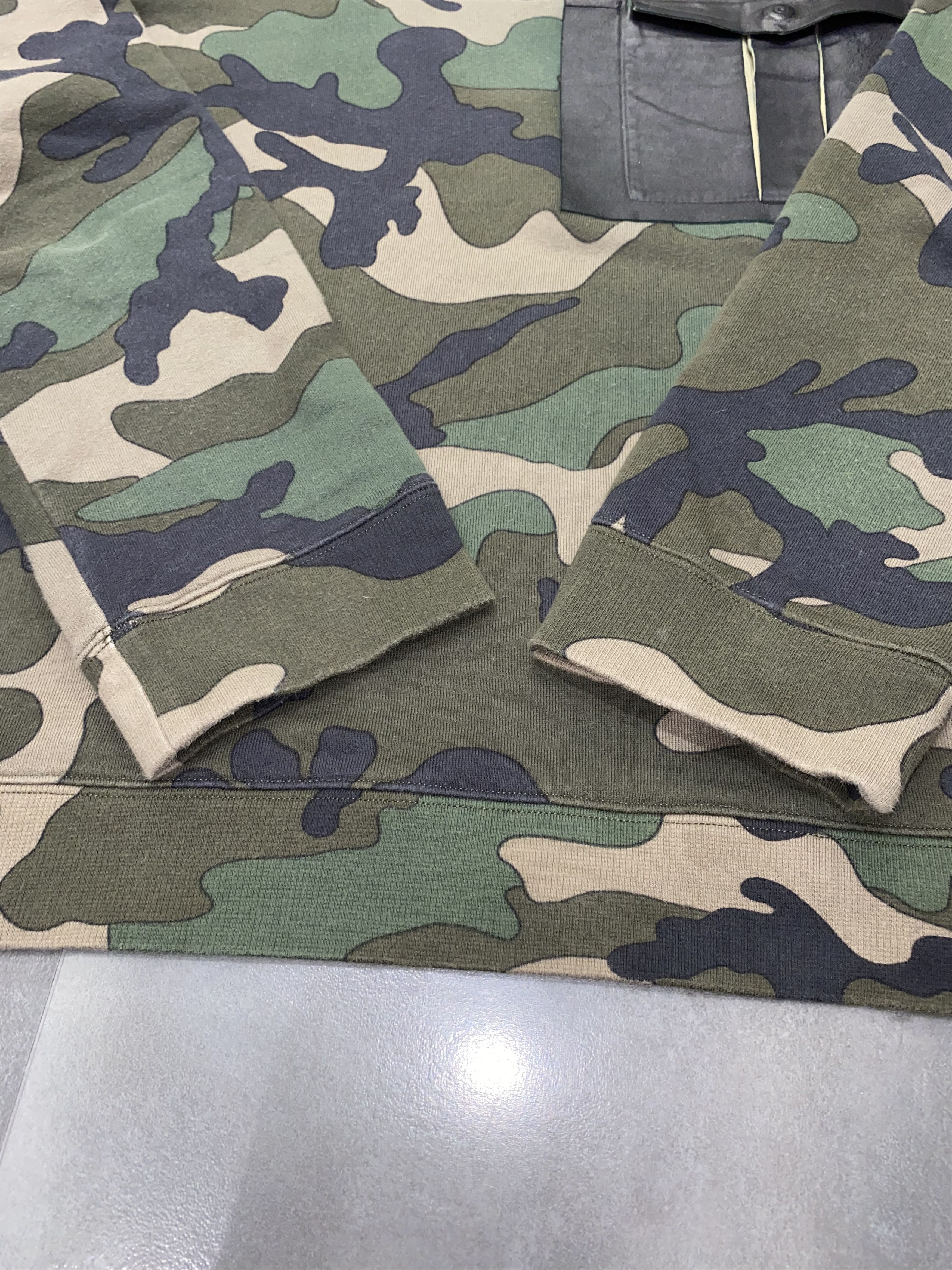 Valentino Valentino Camo Front Pocket Sweatshirt Size US L / EU 52-54 / 3 - 10 Thumbnail