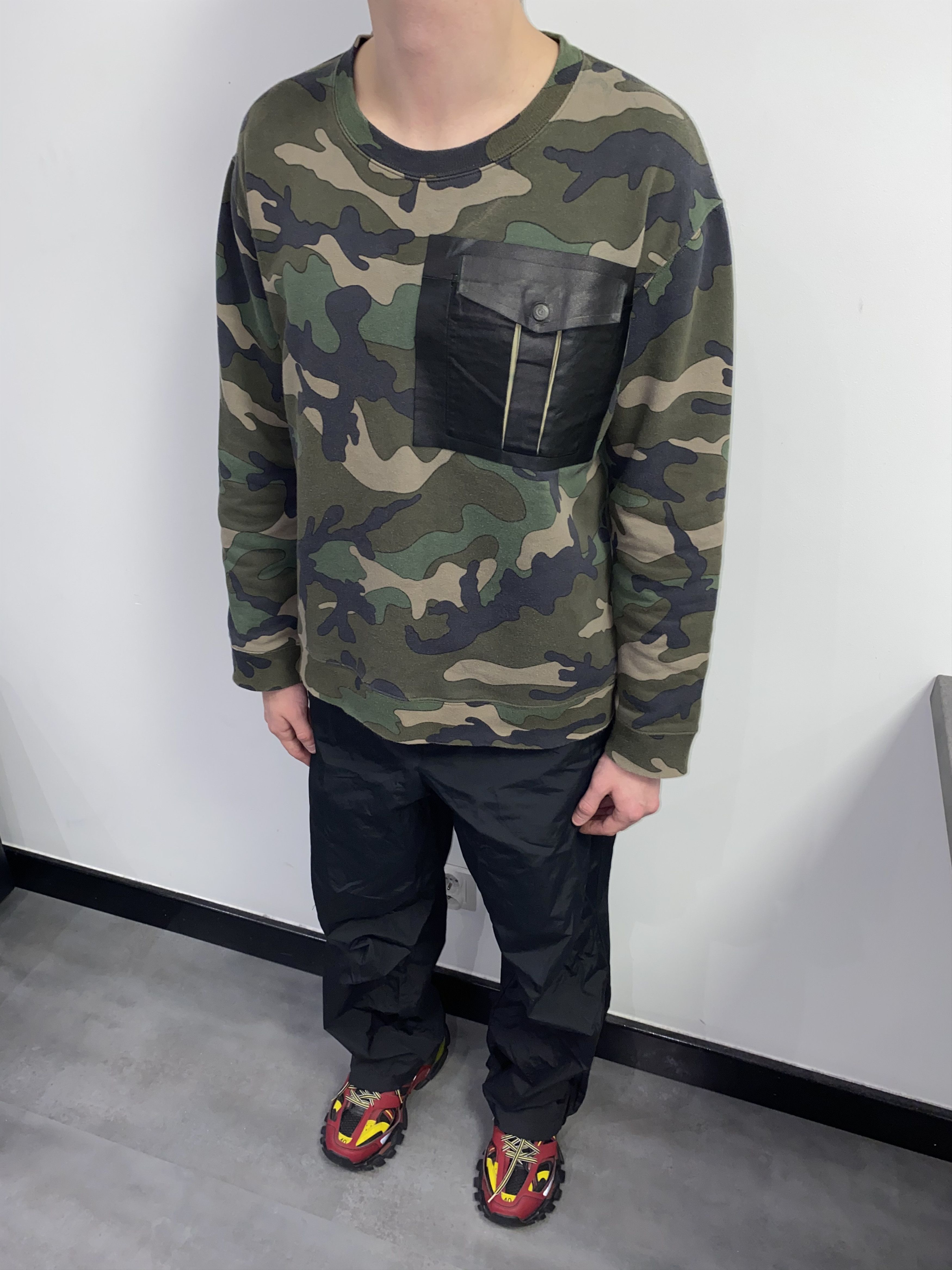 Valentino Valentino Camo Front Pocket Sweatshirt Size US L / EU 52-54 / 3 - 1 Thumbnail