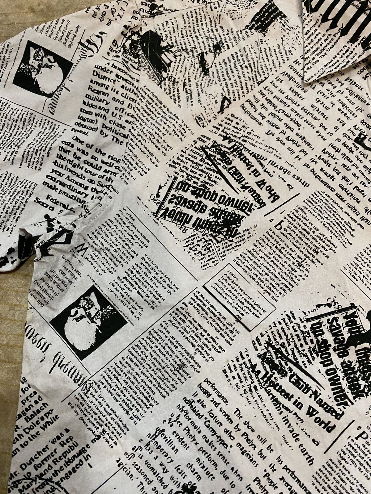 Japanese Brand 2006 BA.TSU studio japan newspaper skull print Size US M / EU 48-50 / 2 - 8 Thumbnail