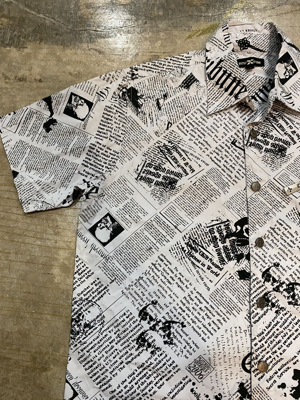 Japanese Brand 2006 BA.TSU studio japan newspaper skull print Size US M / EU 48-50 / 2 - 4 Thumbnail