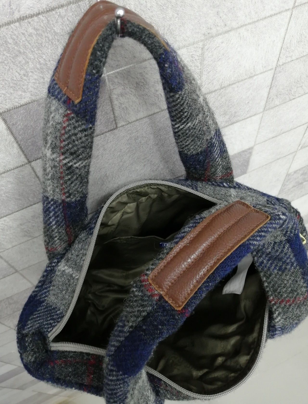 Harris Tweed × ROOTOTE RARE!🔥HARRIS TWEED x ROOTOTE WOOL Tote/ Hand Warmer Bag Size ONE SIZE - 5 Thumbnail