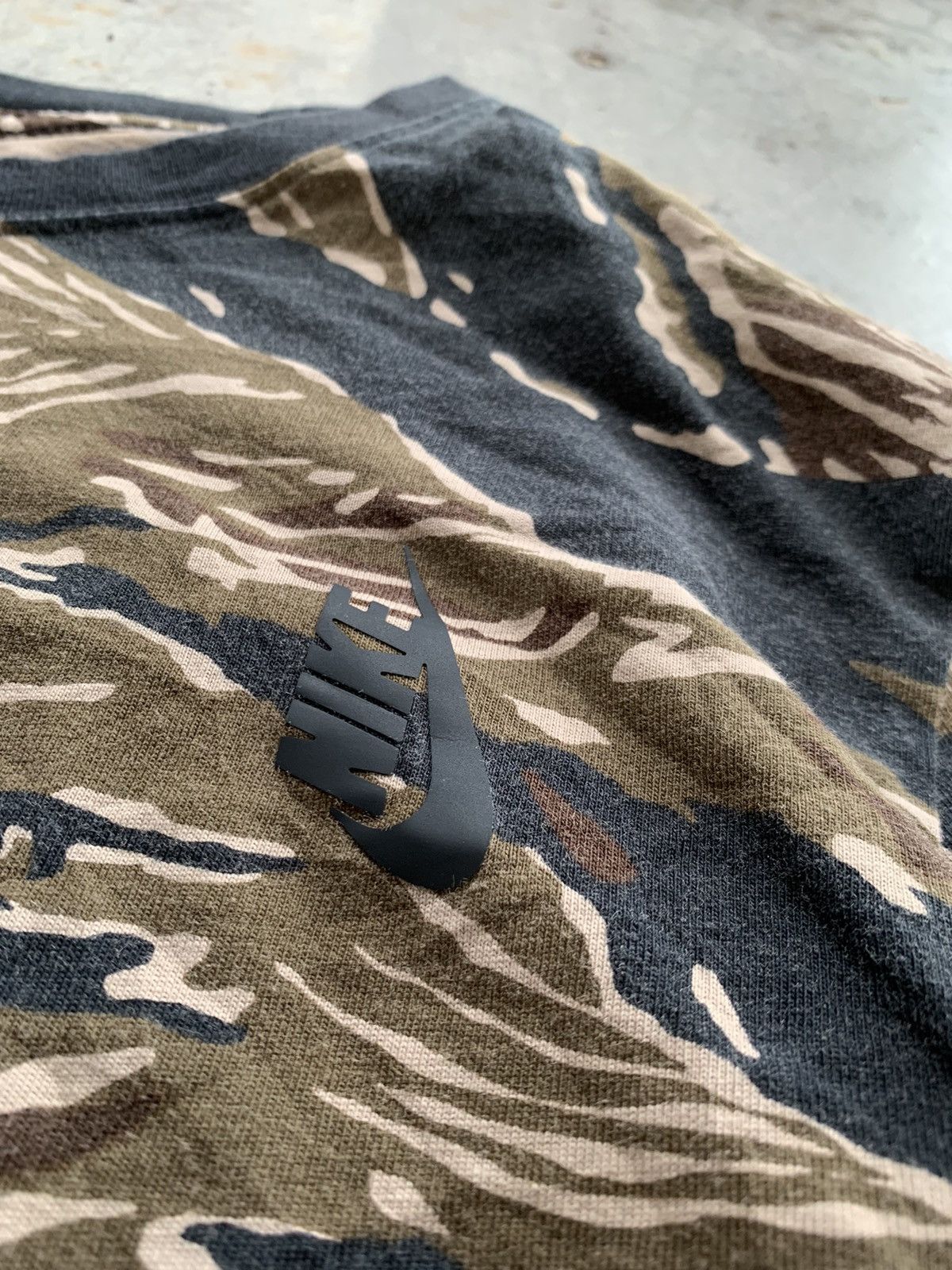Nike Distressed Nike Lab Tiger Stripes Camo Long Sleeve Tshirt Size US M / EU 48-50 / 2 - 4 Thumbnail