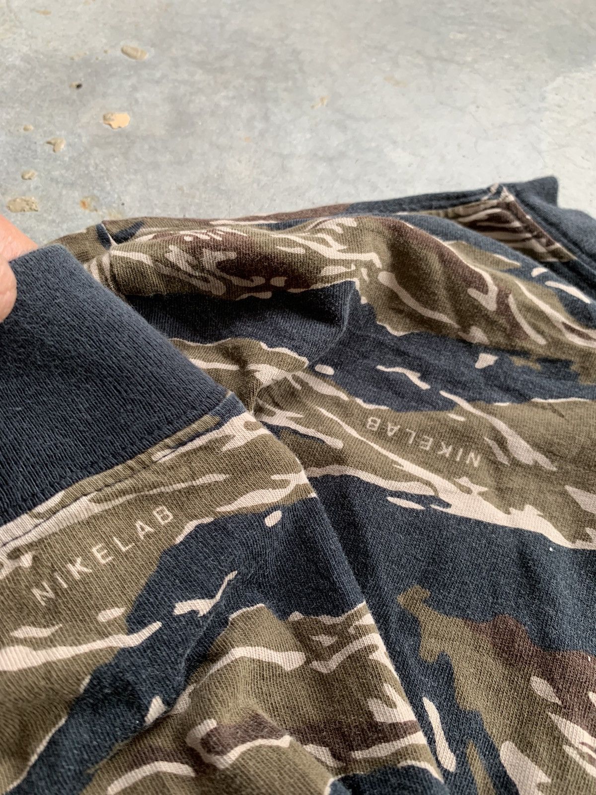 Nike Distressed Nike Lab Tiger Stripes Camo Long Sleeve Tshirt Size US M / EU 48-50 / 2 - 7 Thumbnail