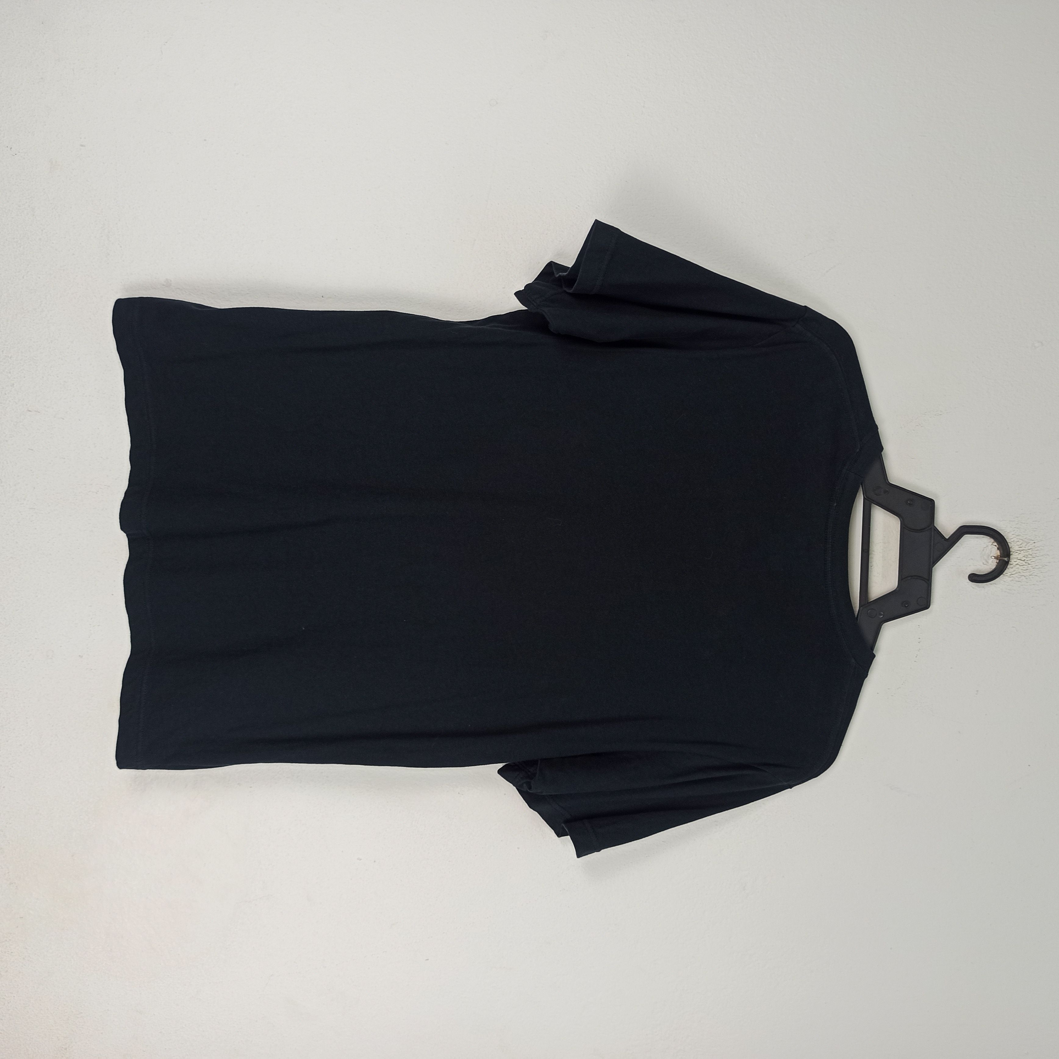 One Piece Anime One Piece X Uniqlo Size US M / EU 48-50 / 2 - 5 Thumbnail