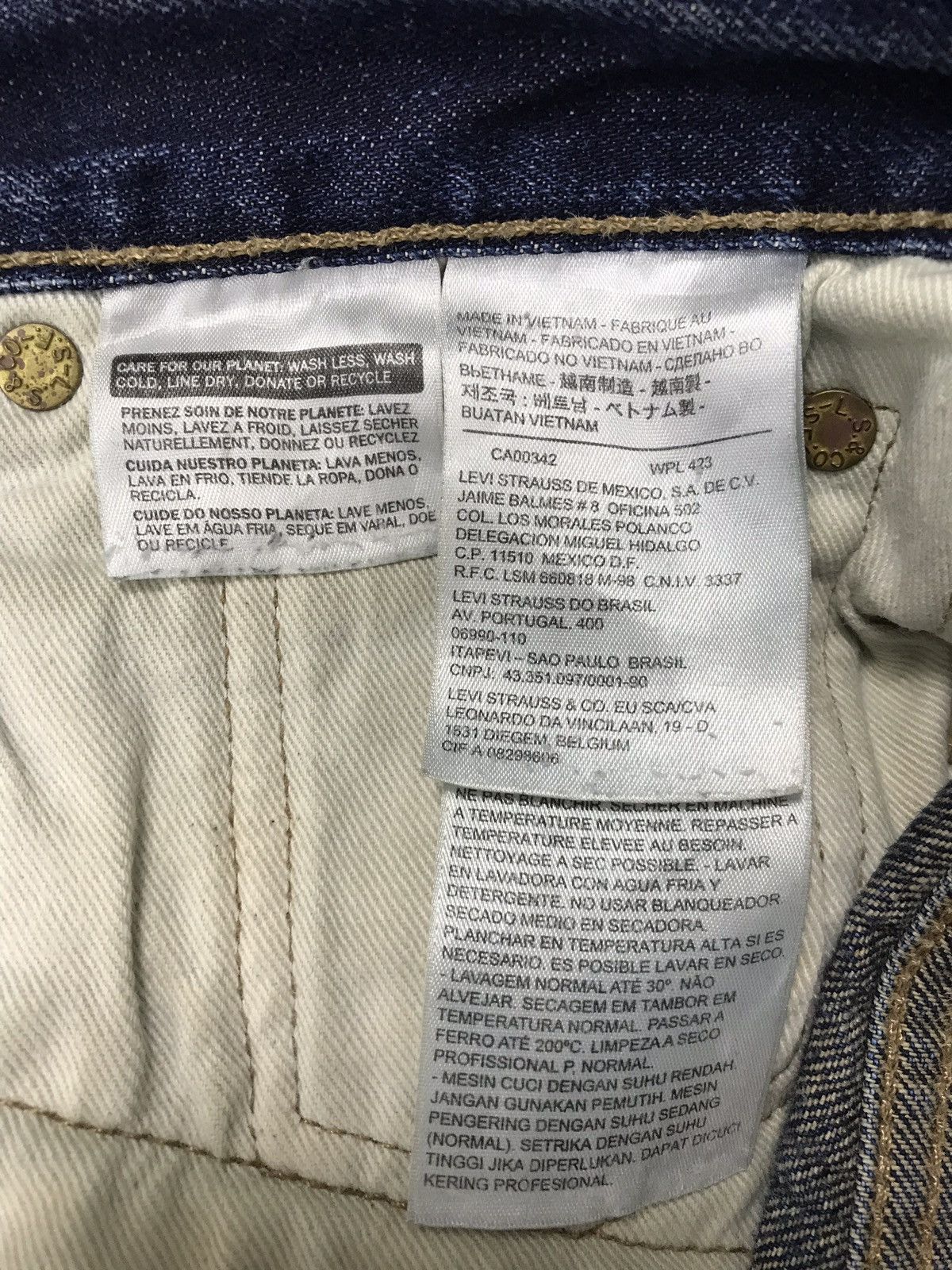 Levi's Vintage Clothing × Vintage Vintage Levi’s 501 Distressed Indigo Denim Jeans Size US 36 / EU 52 - 15 Thumbnail