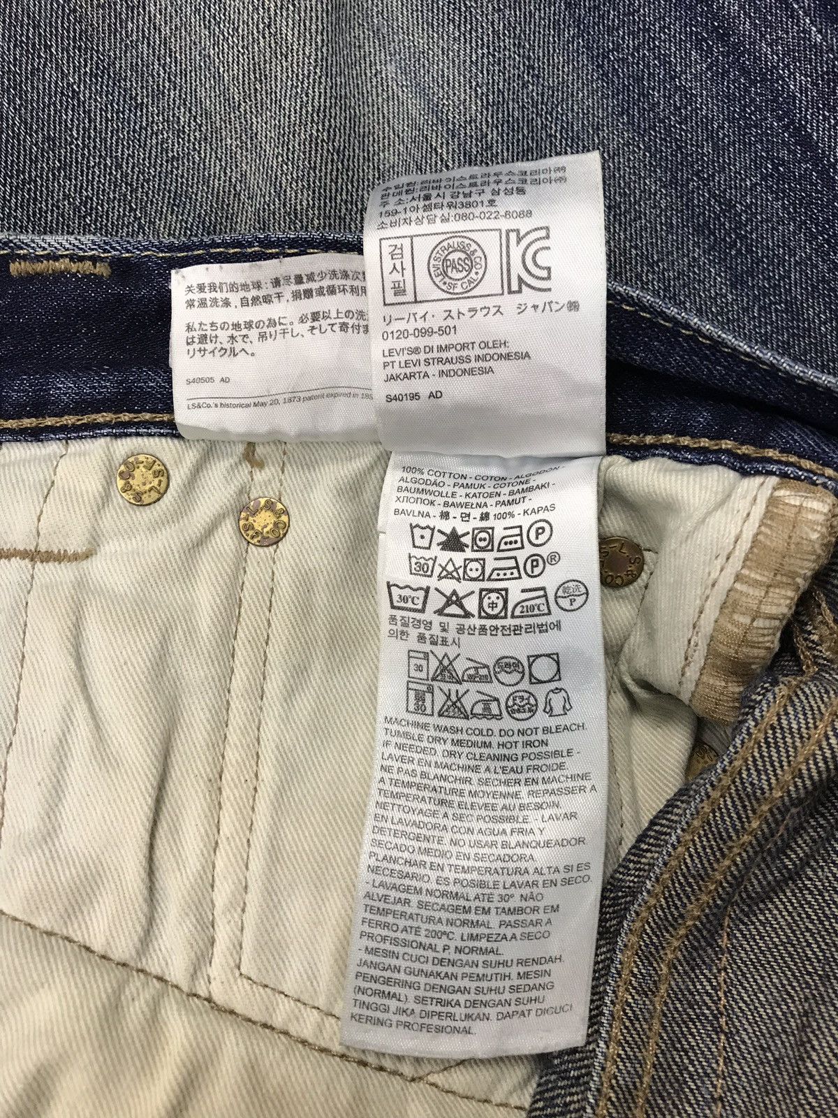 Levi's Vintage Clothing × Vintage Vintage Levi’s 501 Distressed Indigo Denim Jeans Size US 36 / EU 52 - 16 Thumbnail