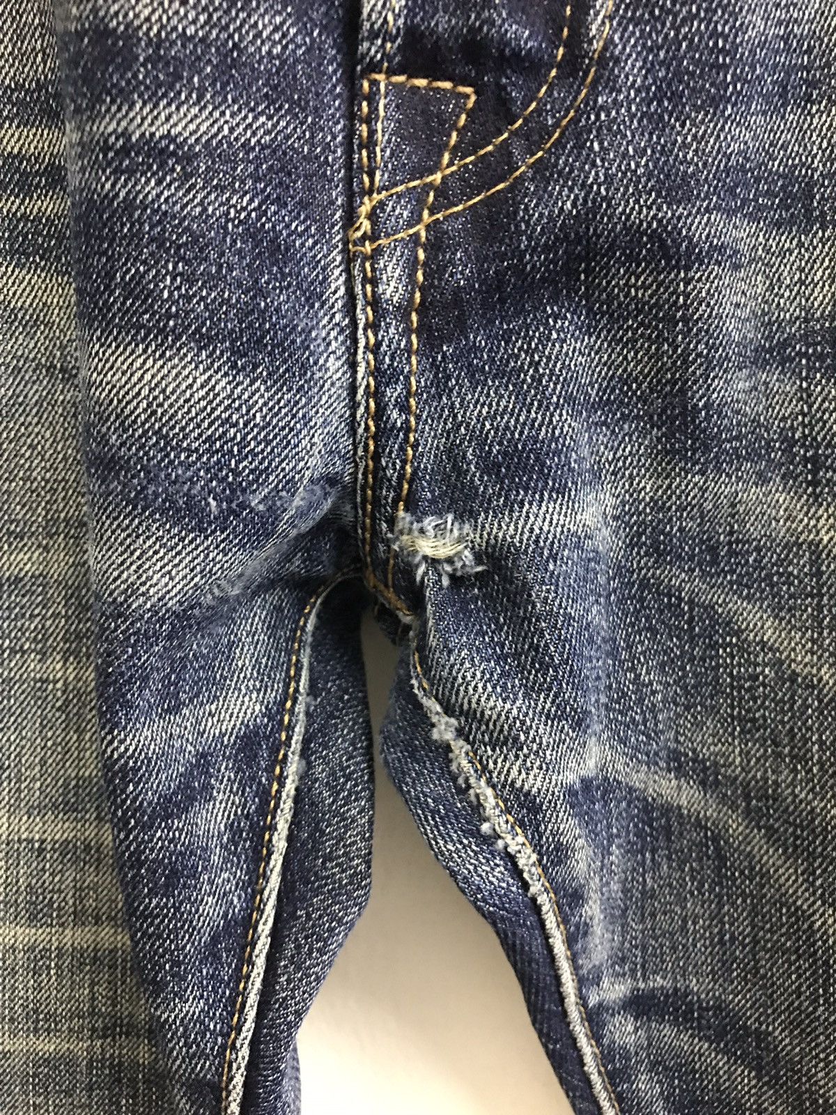 Levi's Vintage Clothing × Vintage Vintage Levi’s 501 Distressed Indigo Denim Jeans Size US 36 / EU 52 - 5 Thumbnail