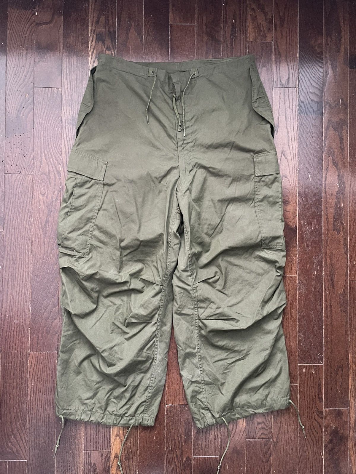 Vintage Vintage USGI Over Cargo Pants Cold Weather Parachute Olive Size US 32 / EU 48 - 1 Thumbnail