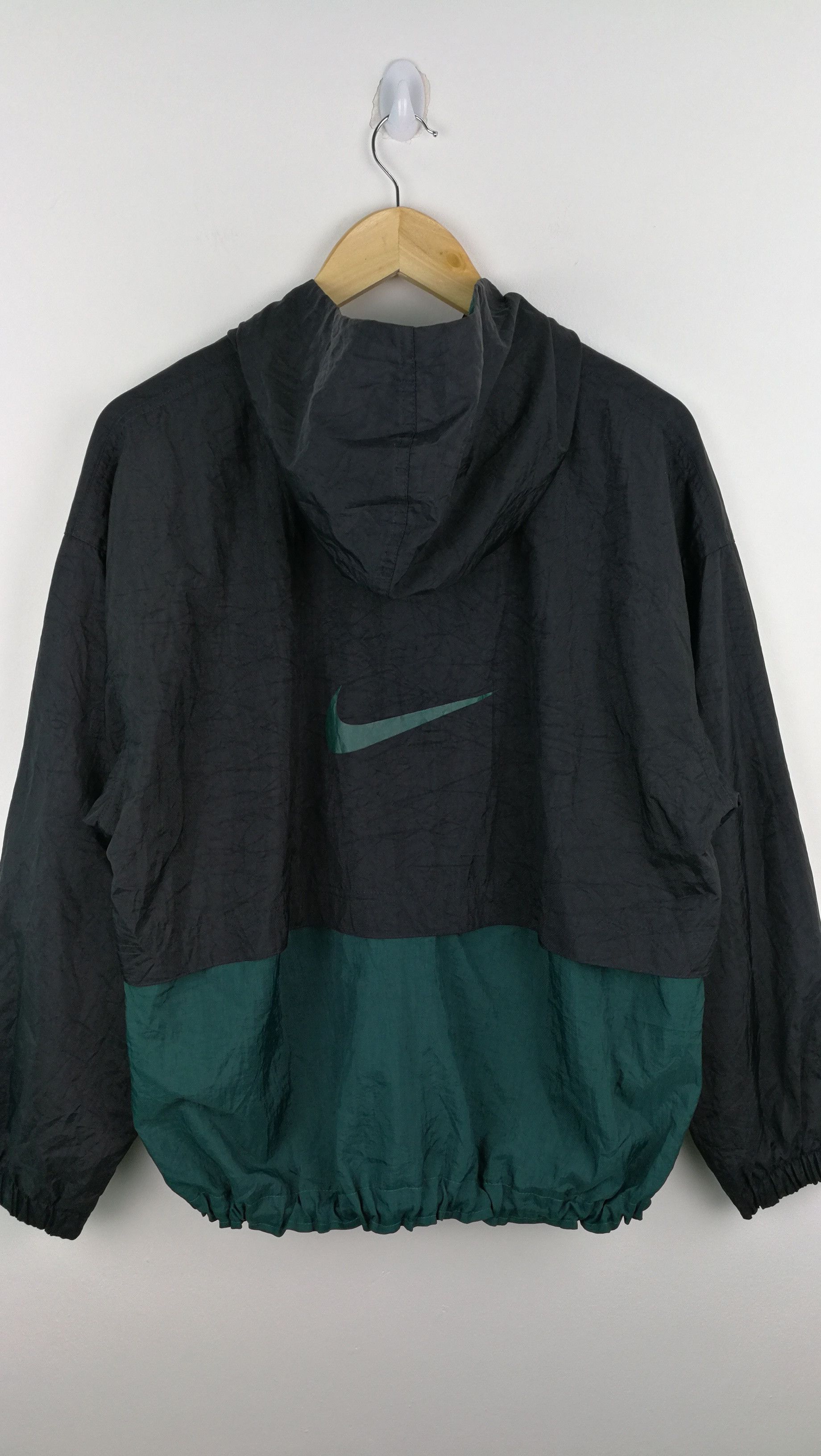 Vintage VINTAGE NIKE WHINBREAKER Size US L / EU 52-54 / 3 - 6 Thumbnail