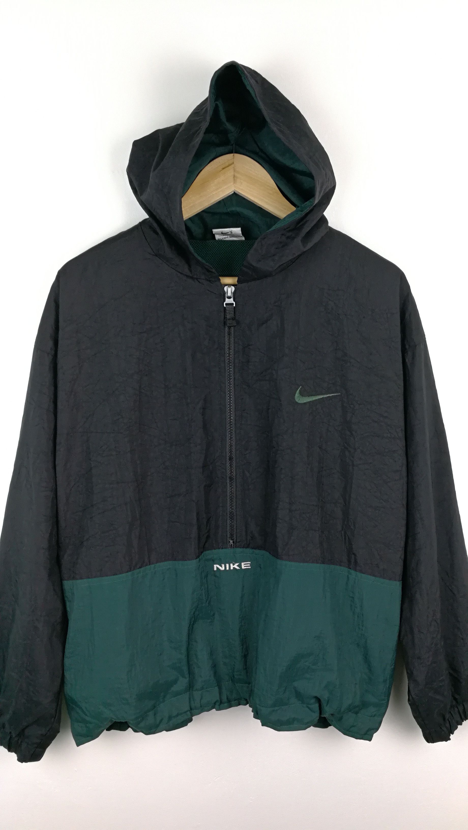 Vintage VINTAGE NIKE WHINBREAKER Size US L / EU 52-54 / 3 - 8 Thumbnail