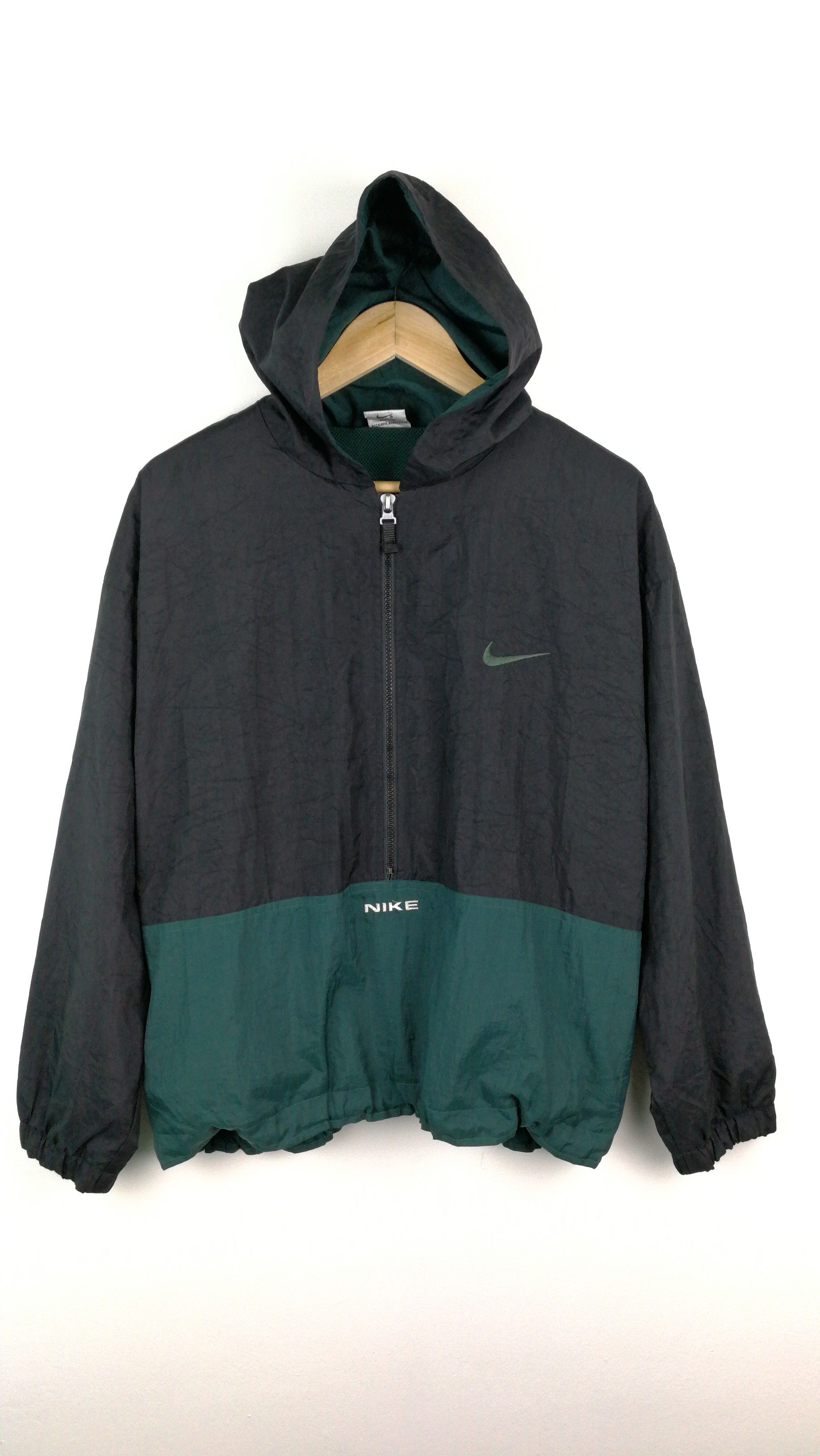 Vintage VINTAGE NIKE WHINBREAKER Size US L / EU 52-54 / 3 - 9 Thumbnail