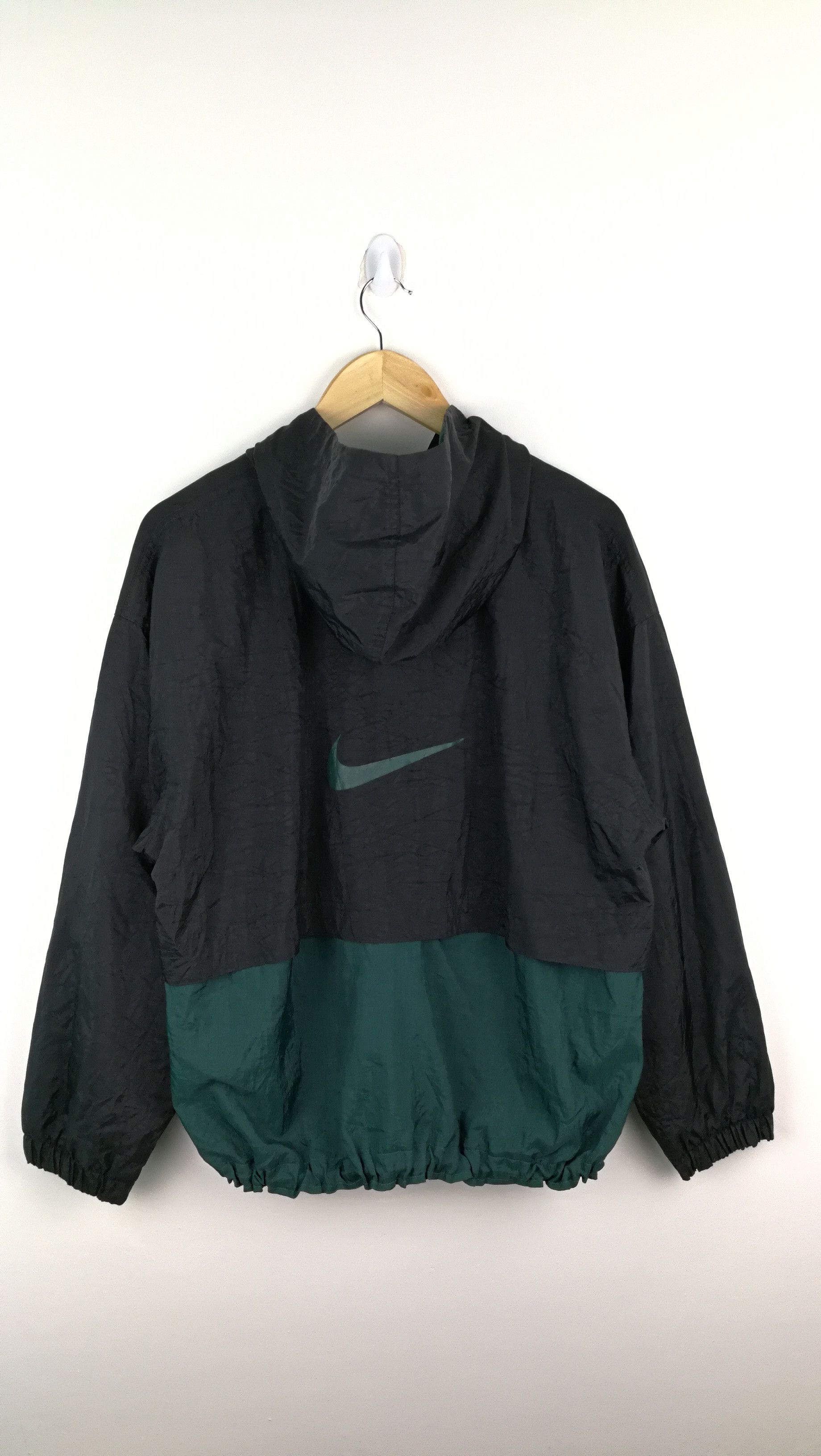 Vintage VINTAGE NIKE WHINBREAKER Size US L / EU 52-54 / 3 - 7 Thumbnail