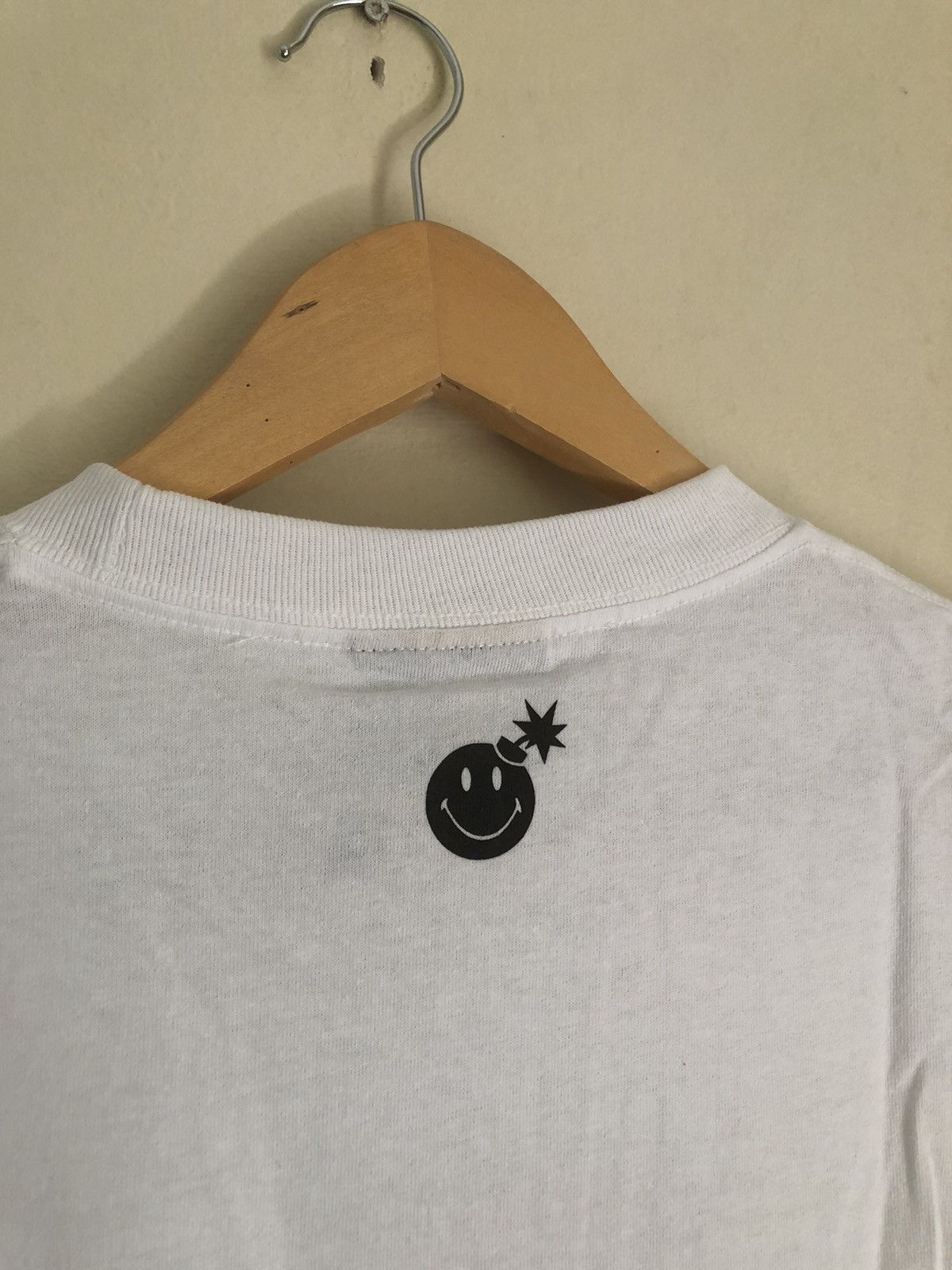Market × The Hundreds Chinatown Market X The Hundreds Smiley Bomb Logo t-shirt Size US S / EU 44-46 / 1 - 6 Thumbnail