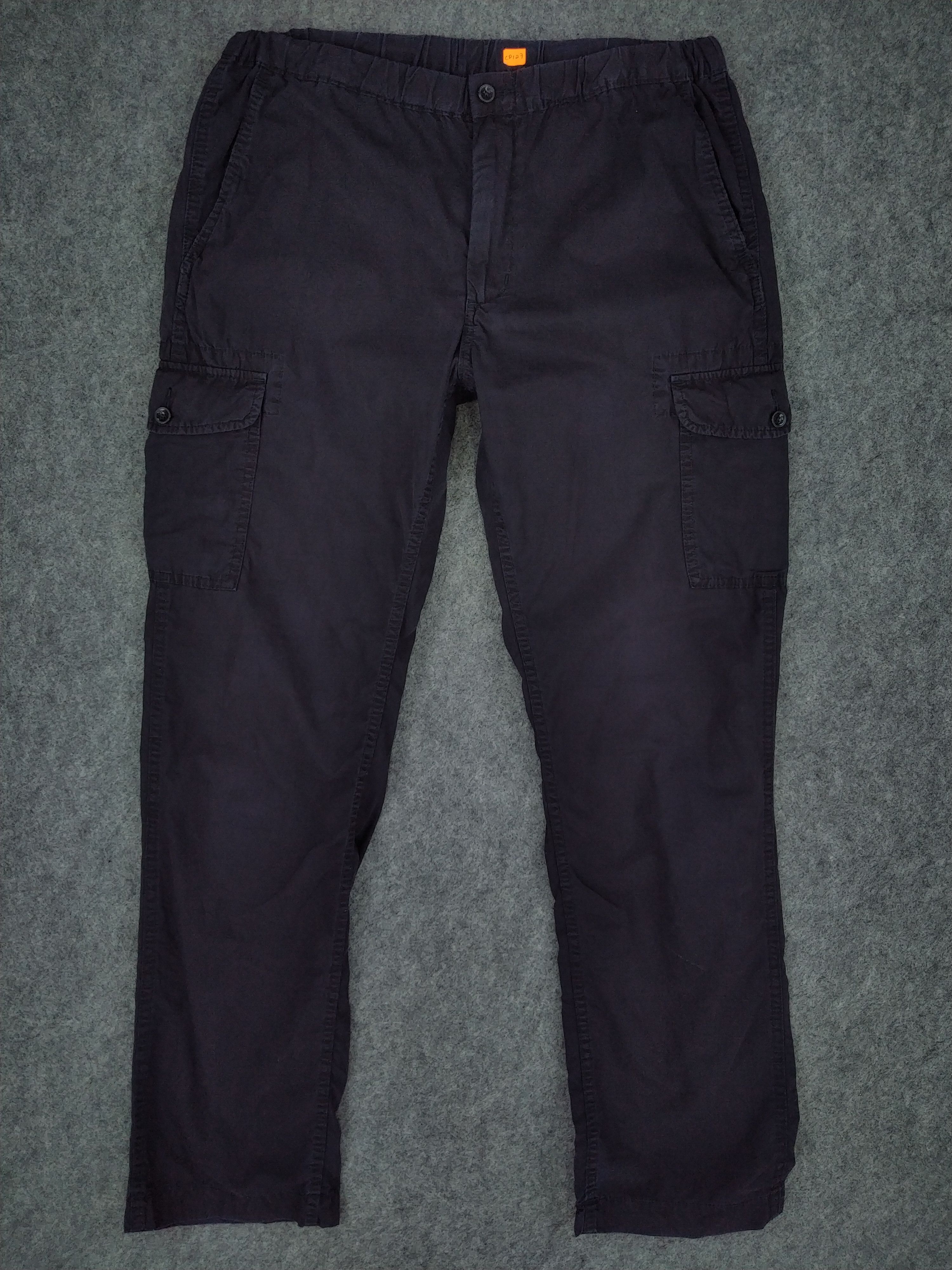 Uniqlo Elastic Cargo Multi Pocket Pants -CP127