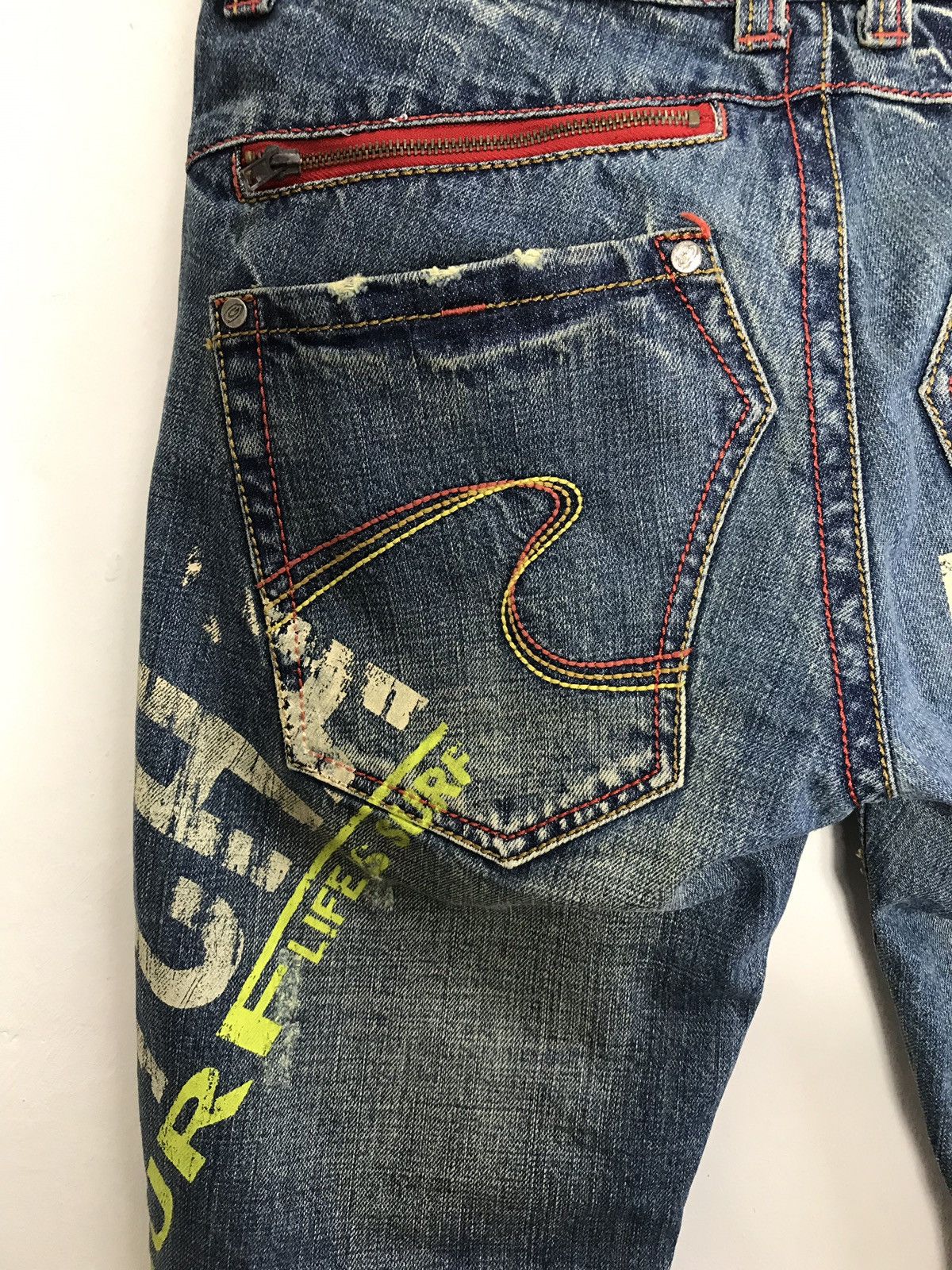 Japanese Brand Vintage Gotcha Surf Printed Denim Jeans Tear Style Size US 32 / EU 48 - 11 Thumbnail