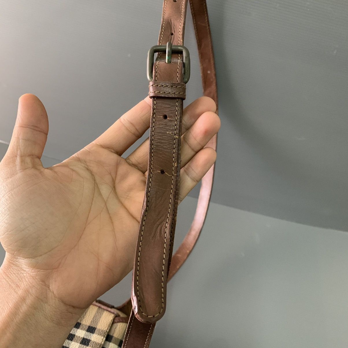 Burberry Burberrys Monogram Vintage Slingbag Size ONE SIZE - 10 Thumbnail