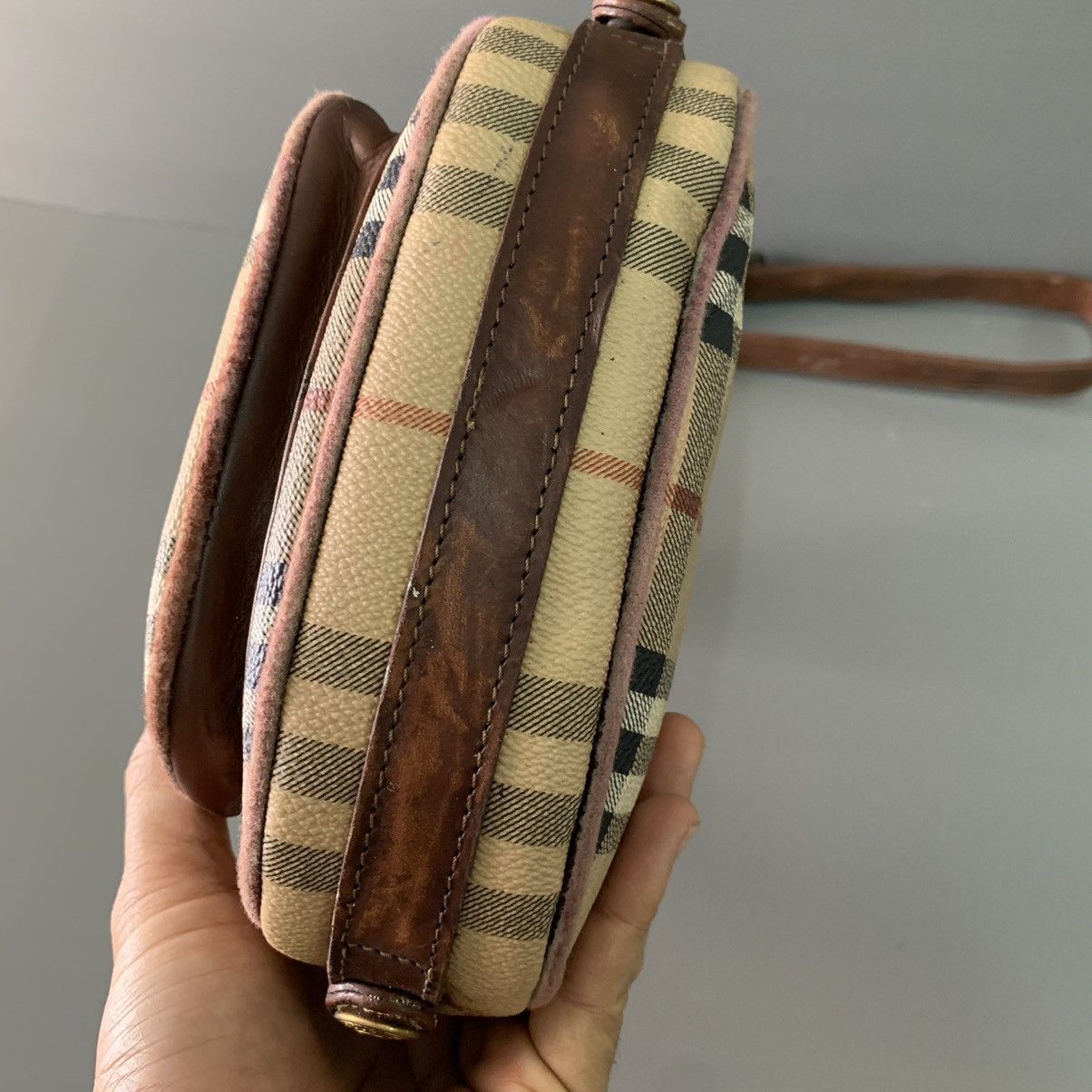 Burberry Burberrys Monogram Vintage Slingbag Size ONE SIZE - 6 Thumbnail