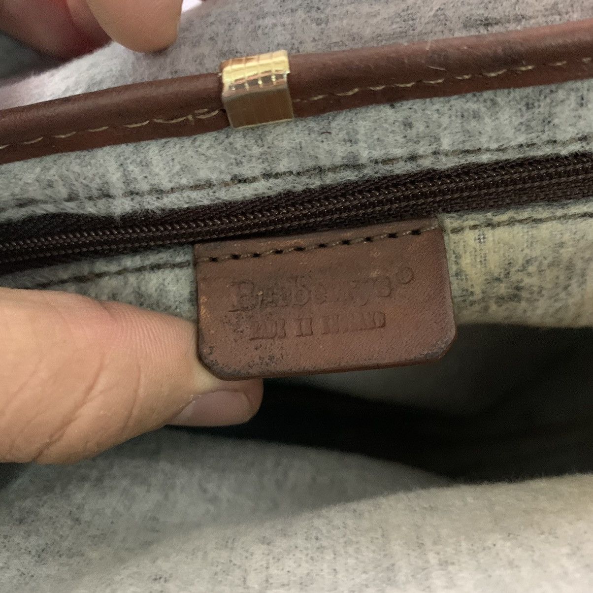 Burberry Burberrys Monogram Vintage Slingbag Size ONE SIZE - 16 Thumbnail