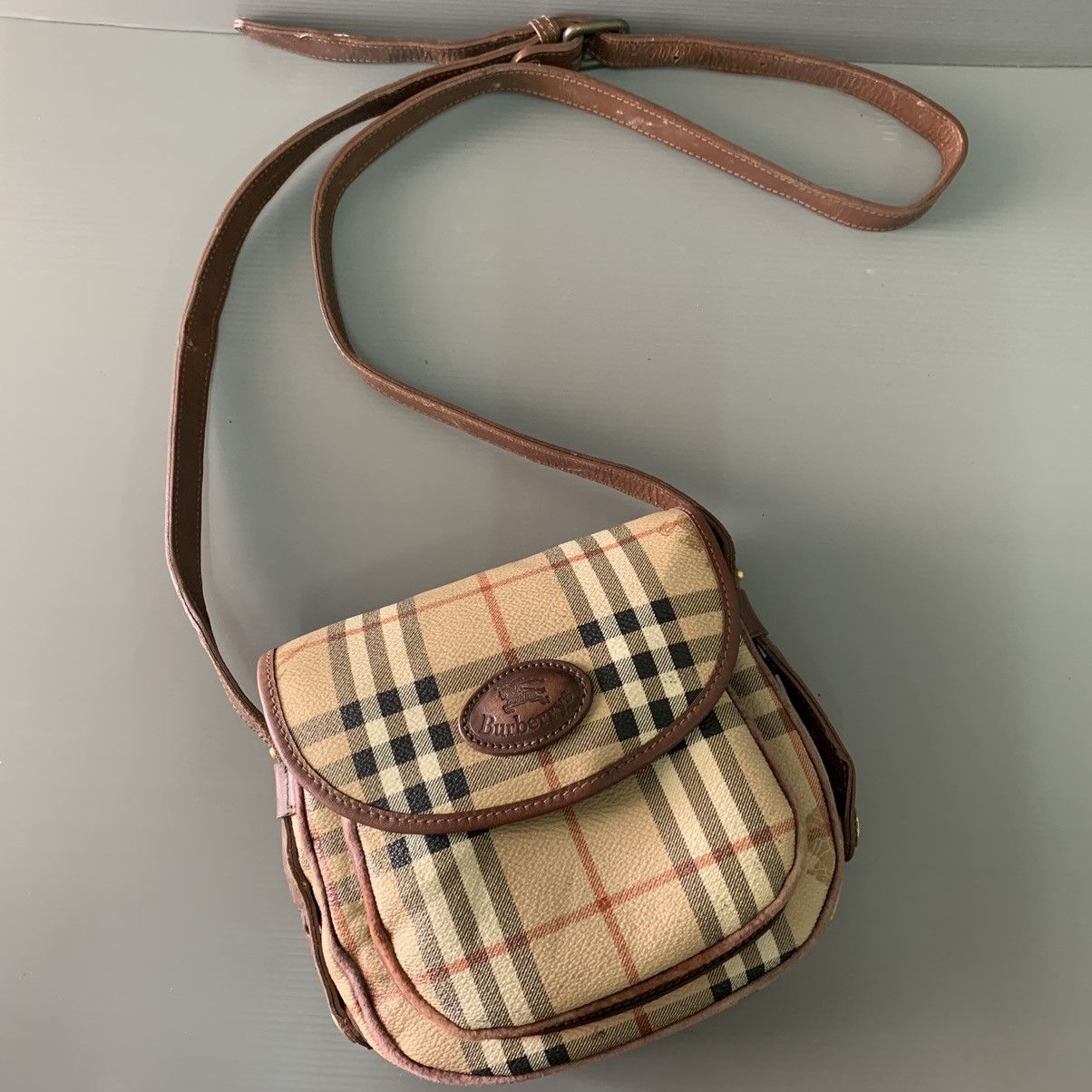 Burberry Burberrys Monogram Vintage Slingbag Size ONE SIZE - 1 Thumbnail