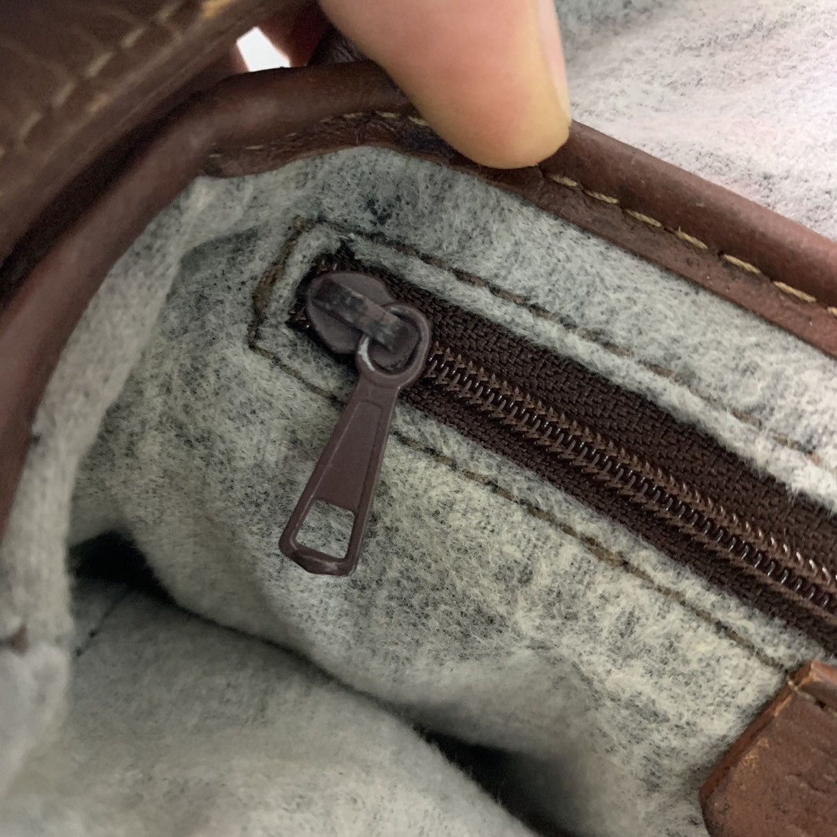 Burberry Burberrys Monogram Vintage Slingbag Size ONE SIZE - 13 Thumbnail