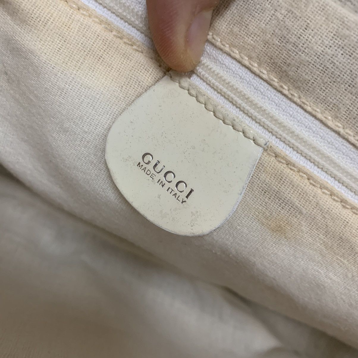 Gucci Authentic Gucci Vintage Sling White Bag Size ONE SIZE - 16 Thumbnail