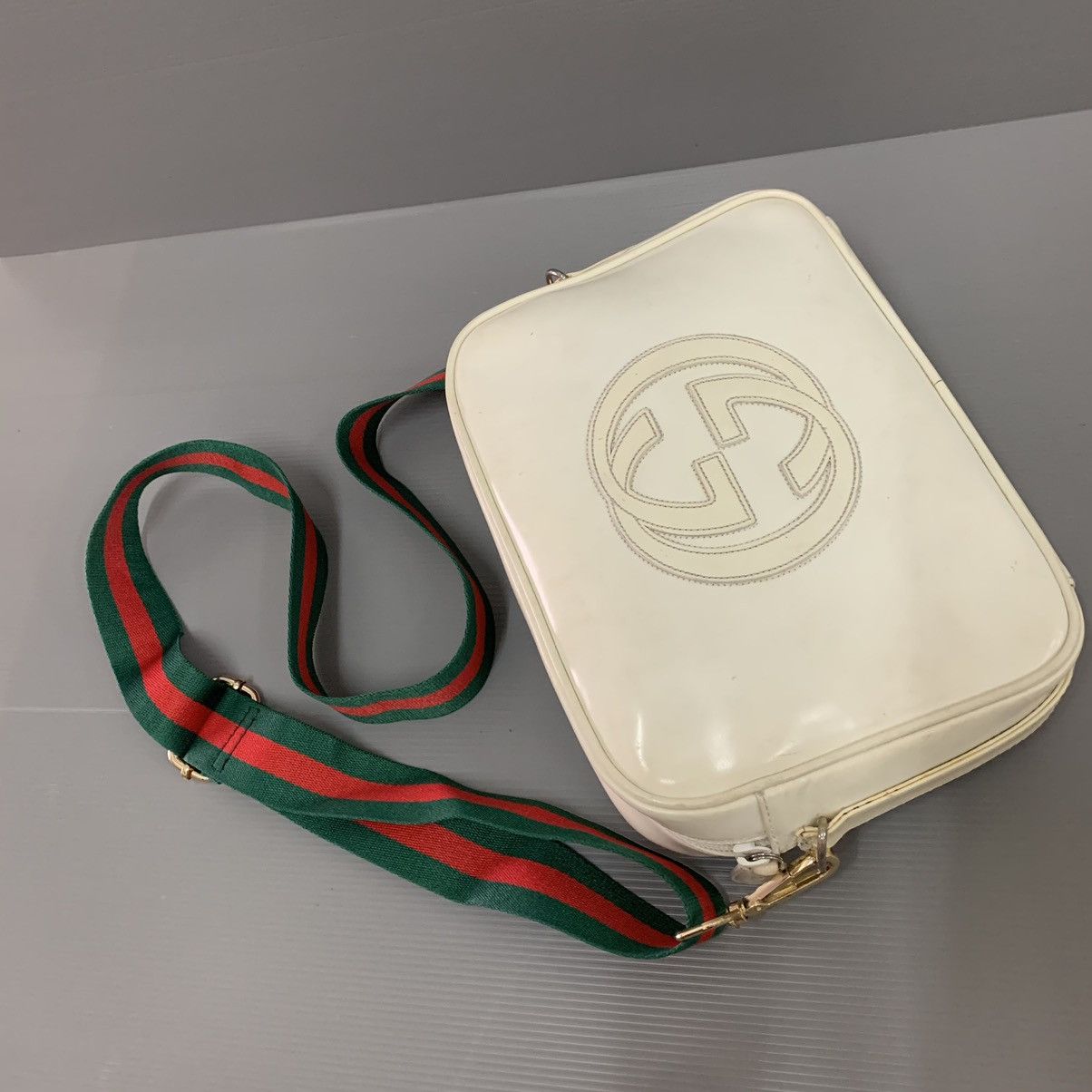 Gucci Authentic Gucci Vintage Sling White Bag Size ONE SIZE - 14 Thumbnail