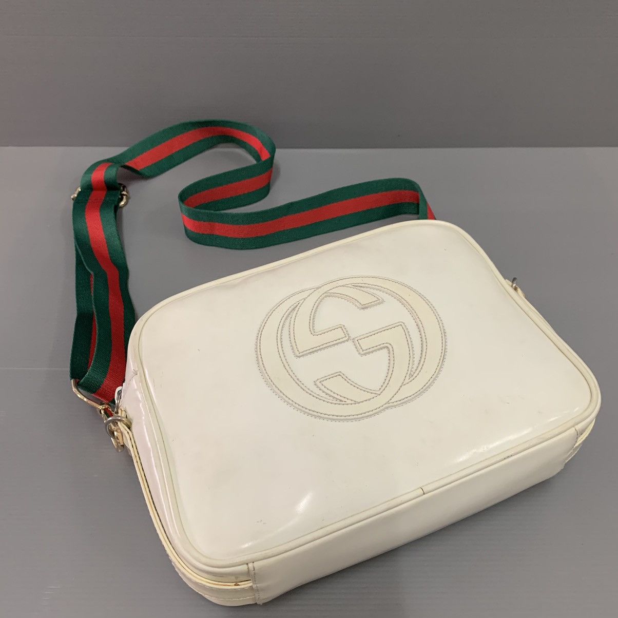 Gucci Authentic Gucci Vintage Sling White Bag Size ONE SIZE - 3 Thumbnail