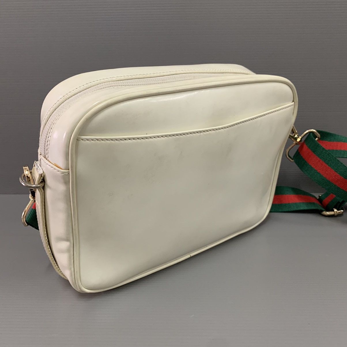 Gucci Authentic Gucci Vintage Sling White Bag Size ONE SIZE - 8 Thumbnail