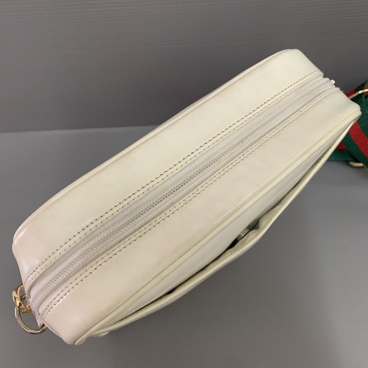 Gucci Authentic Gucci Vintage Sling White Bag Size ONE SIZE - 12 Thumbnail