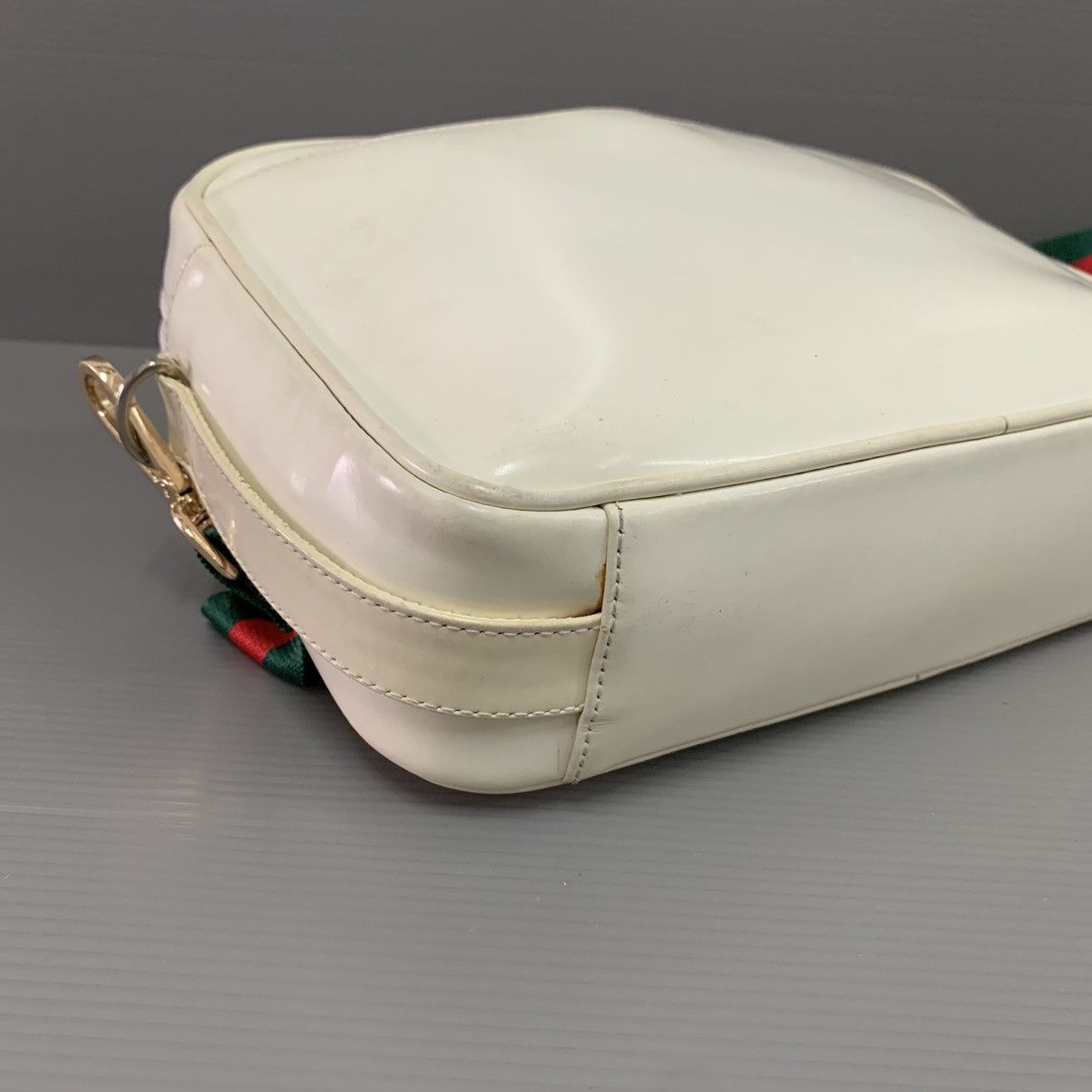Gucci Authentic Gucci Vintage Sling White Bag Size ONE SIZE - 10 Thumbnail