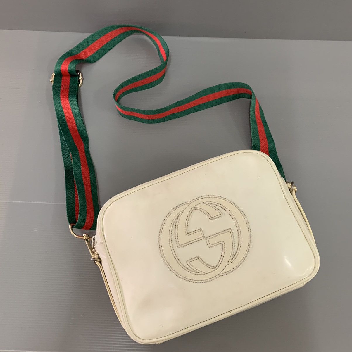 Gucci Authentic Gucci Vintage Sling White Bag Size ONE SIZE - 2 Thumbnail