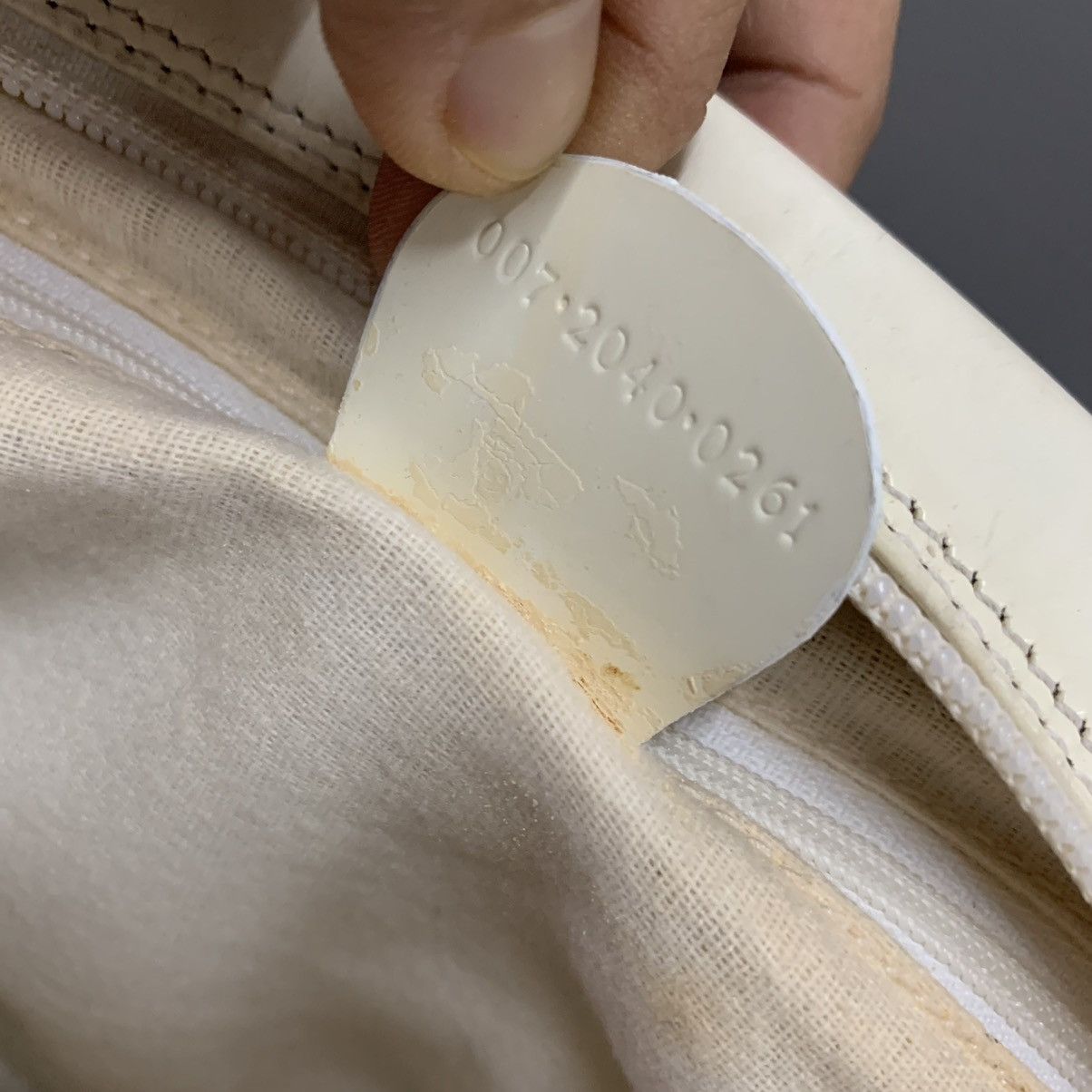 Gucci Authentic Gucci Vintage Sling White Bag Size ONE SIZE - 17 Thumbnail